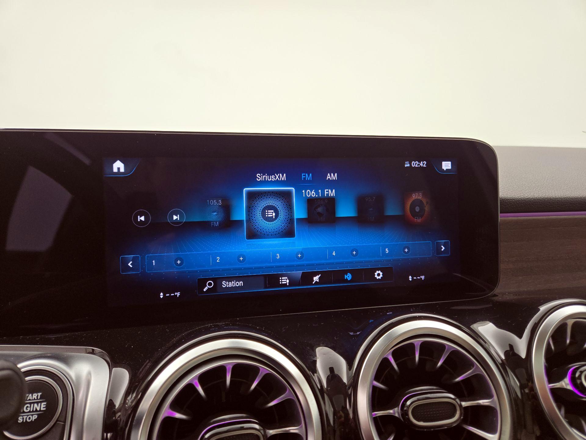 Thumbnail: 2022 Mercedes-Benz GLB - 15