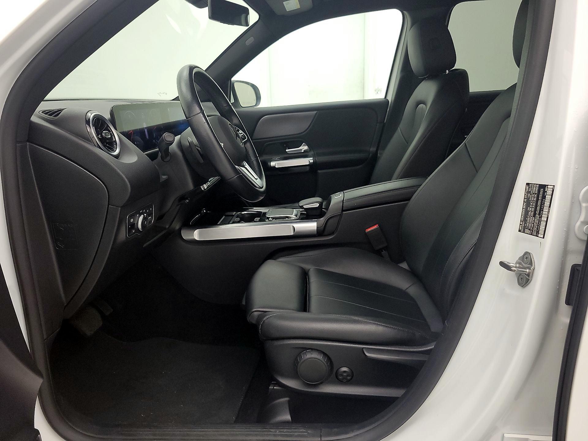 Thumbnail: 2022 Mercedes-Benz GLB - 11