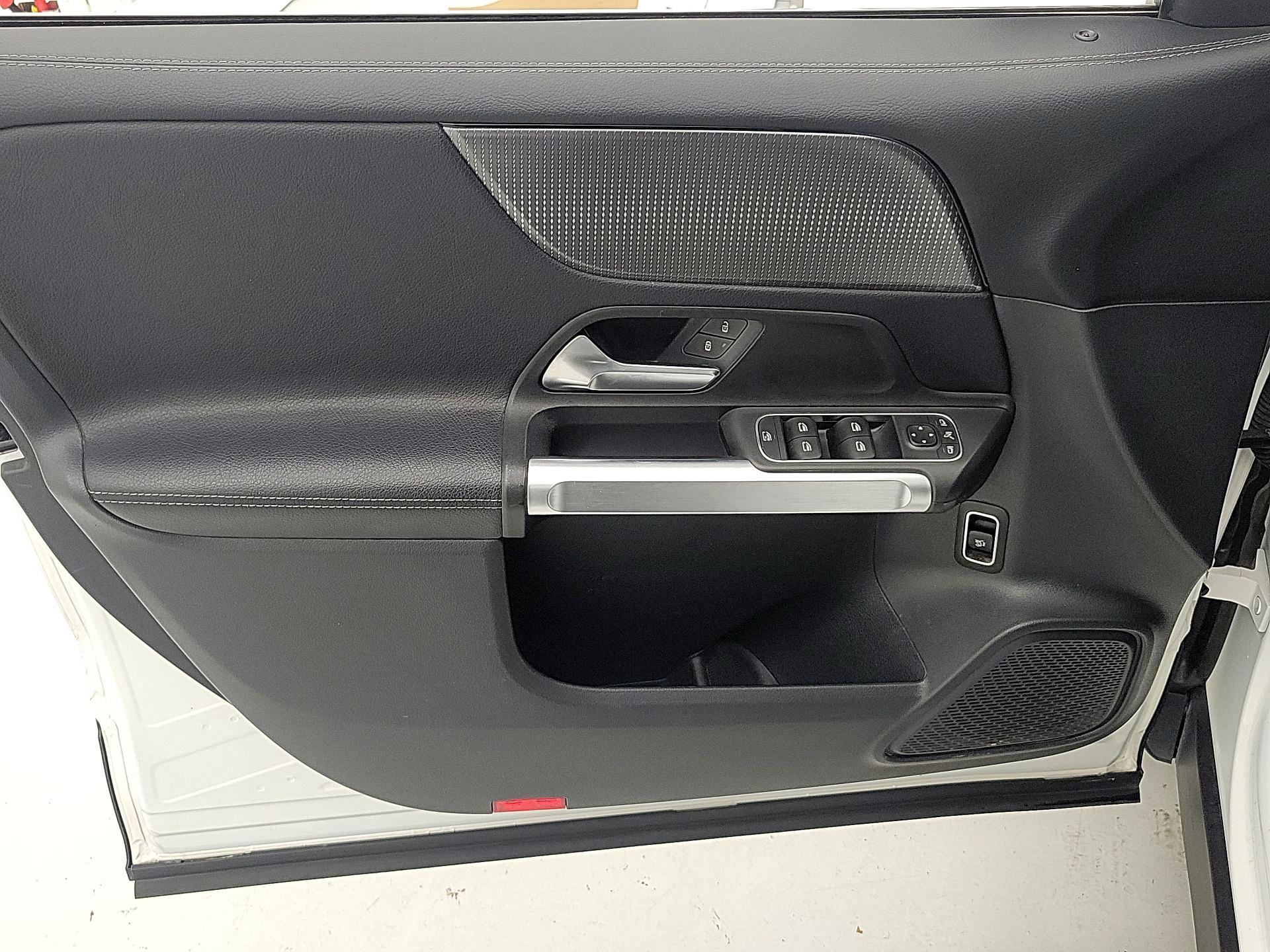 Thumbnail: 2022 Mercedes-Benz GLB - 12