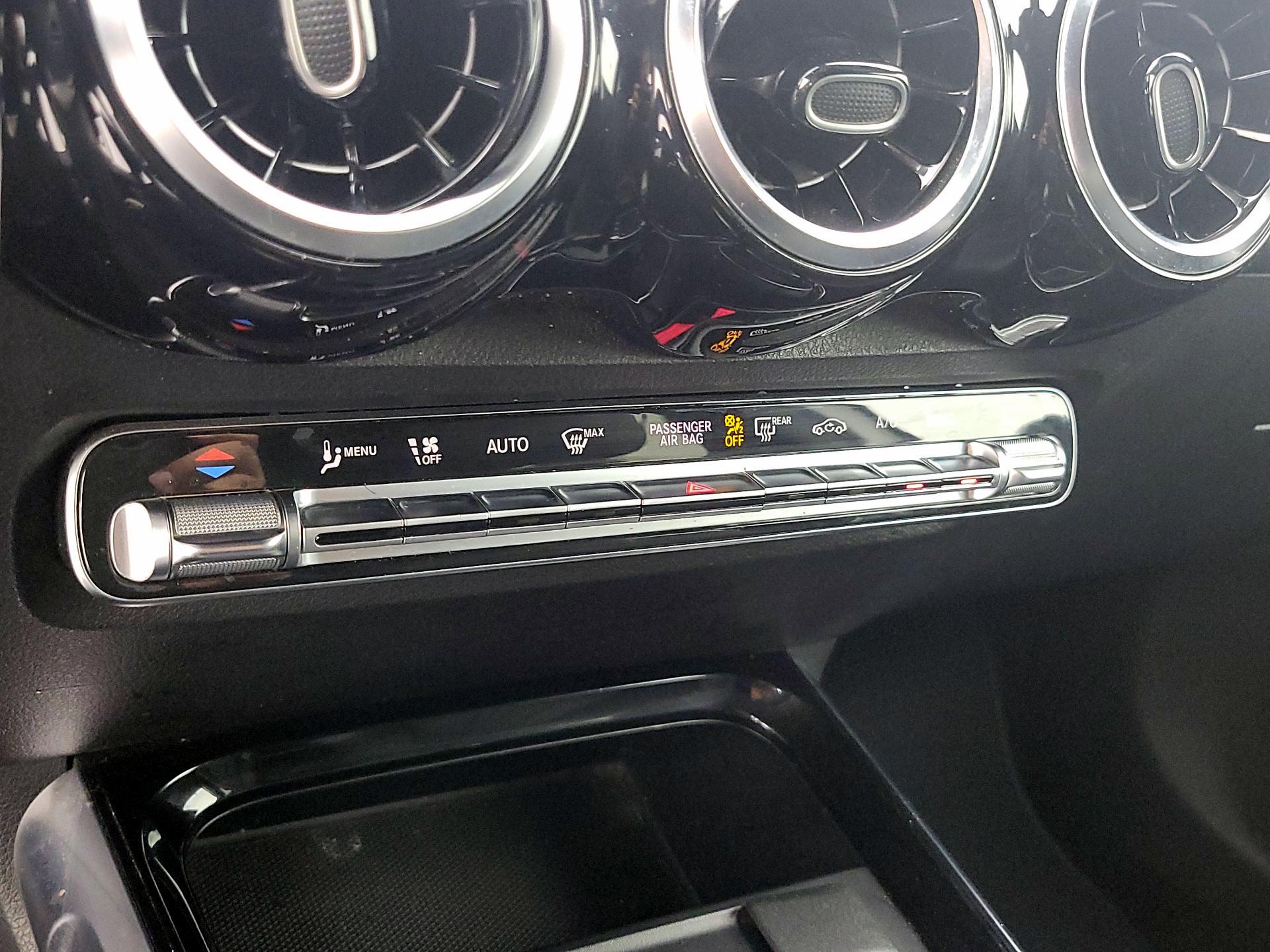 Thumbnail: 2022 Mercedes-Benz GLB - 16