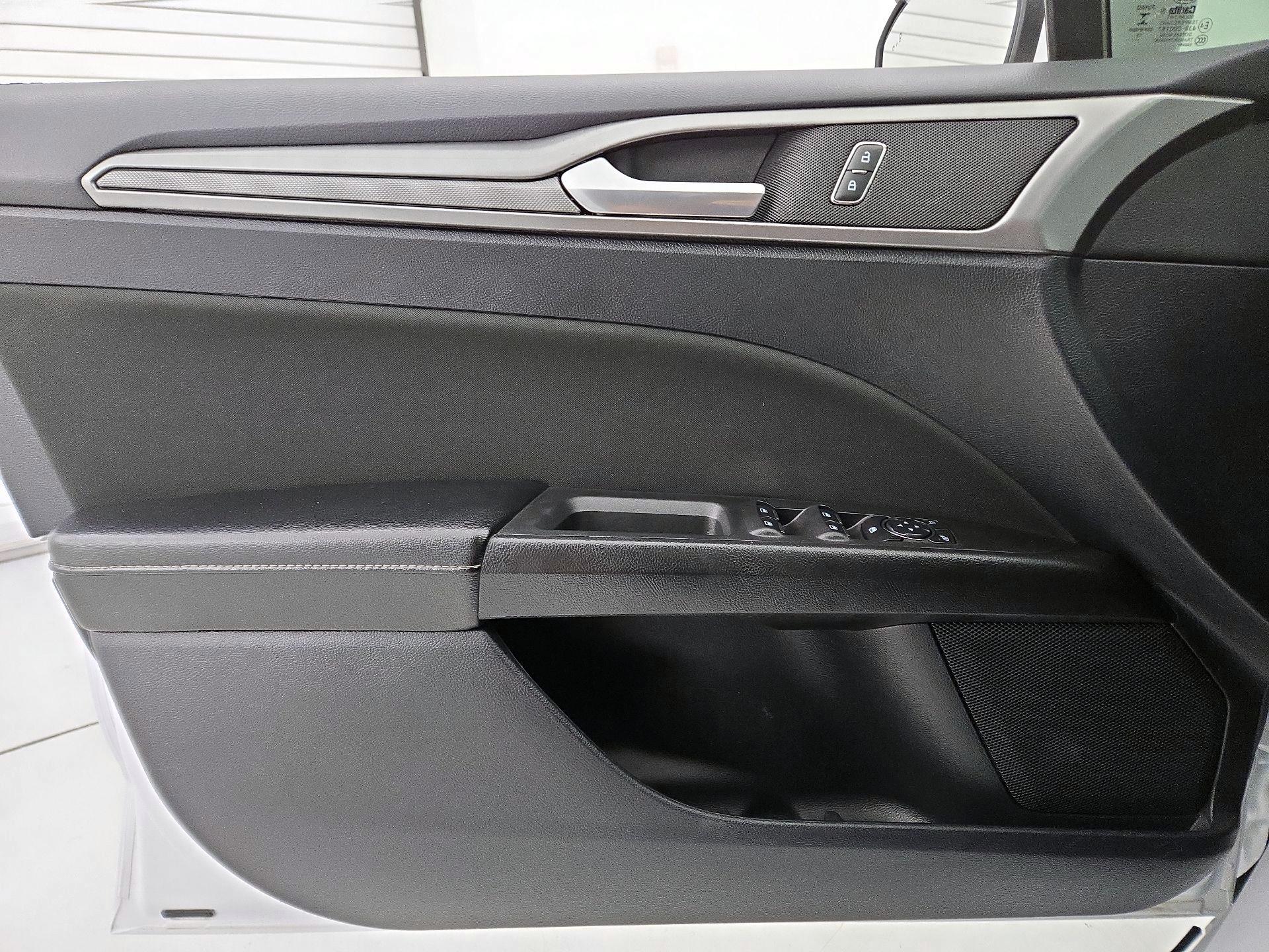 Thumbnail: 2020 Ford Fusion - 12