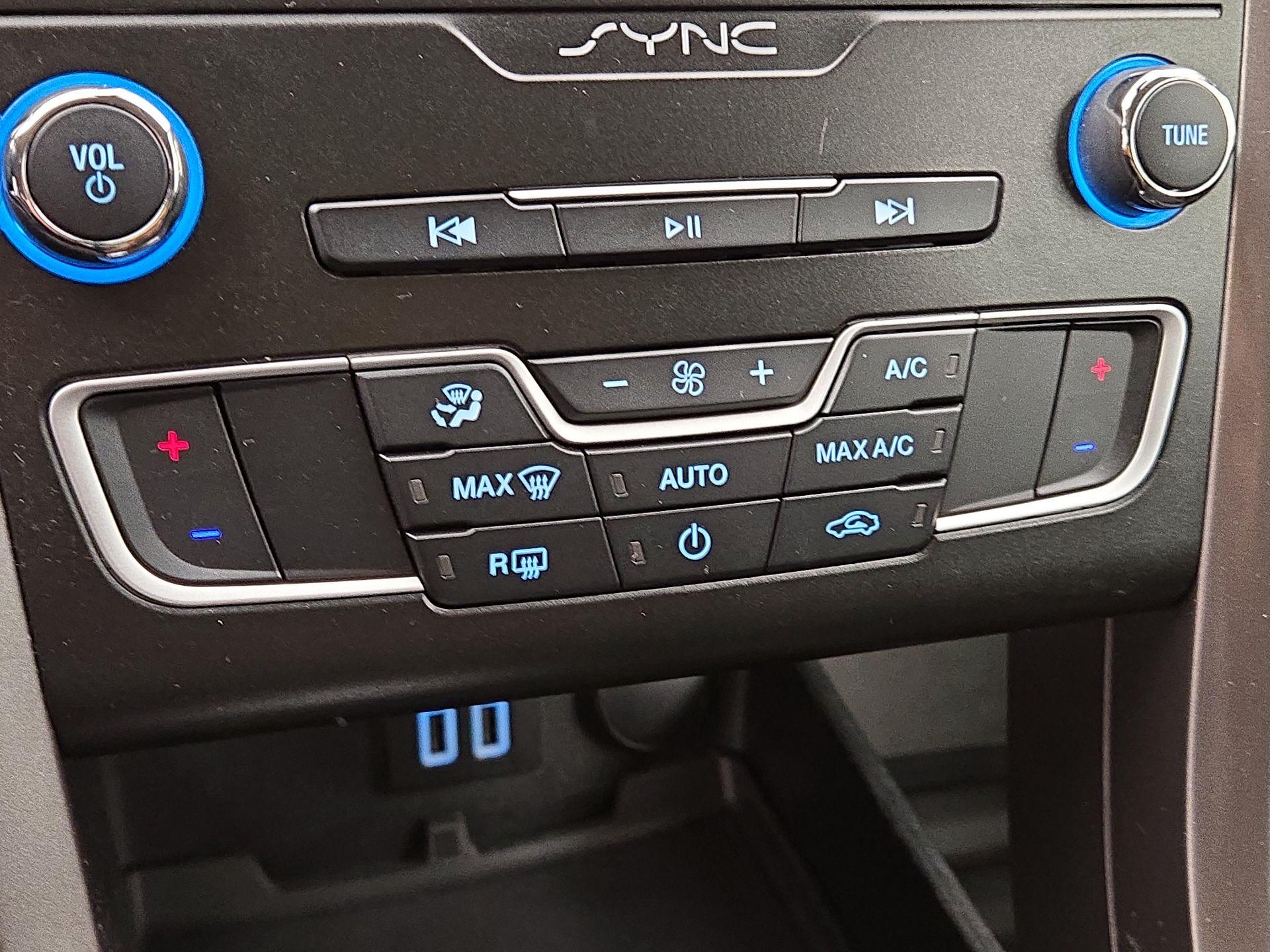 Thumbnail: 2020 Ford Fusion - 16