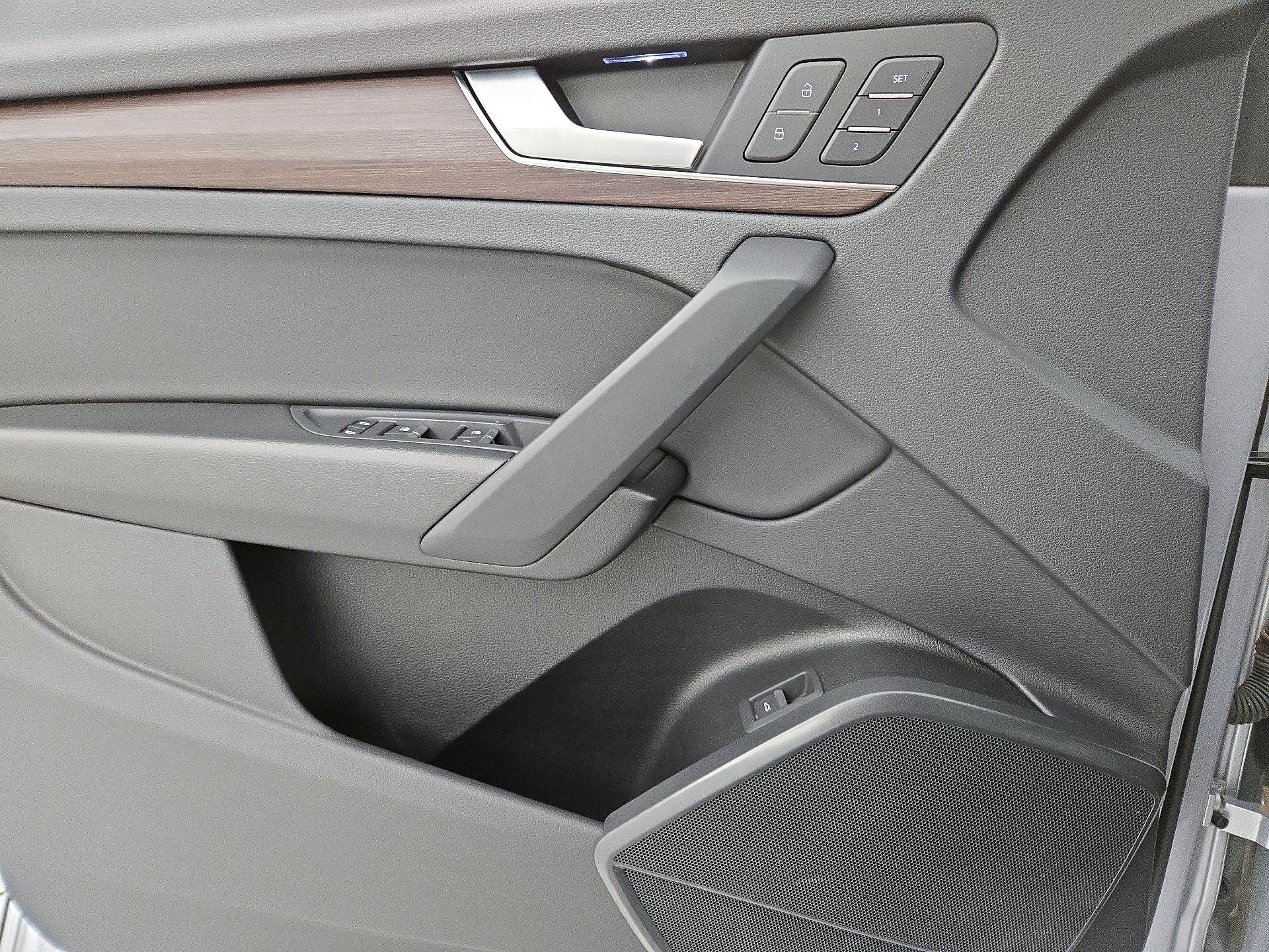 Thumbnail: 2023 Audi Q5 - 12