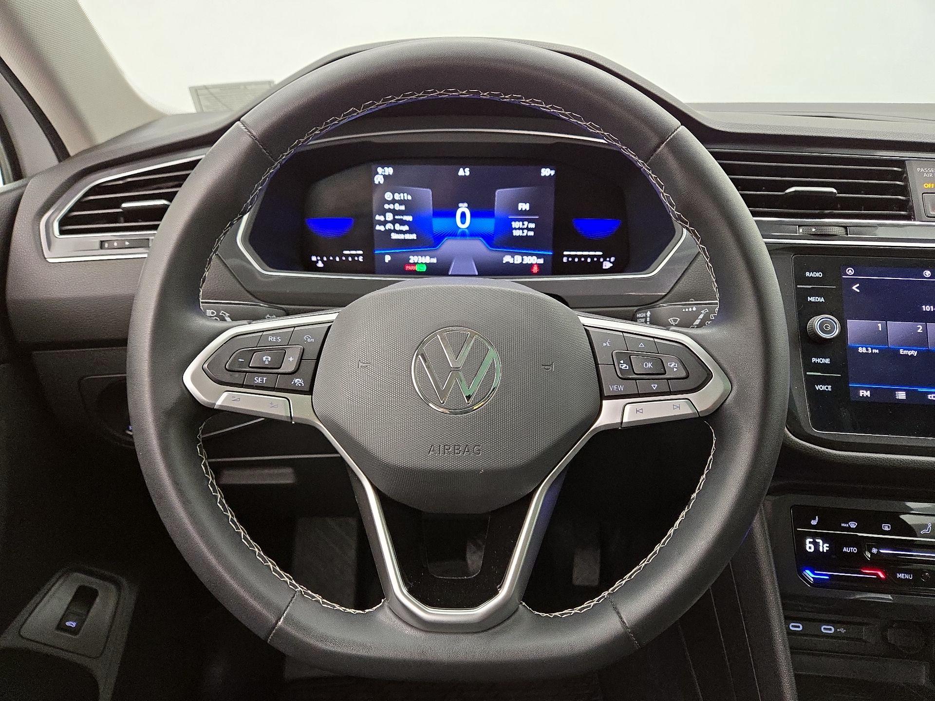 Thumbnail: 2022 Volkswagen Tiguan - 10