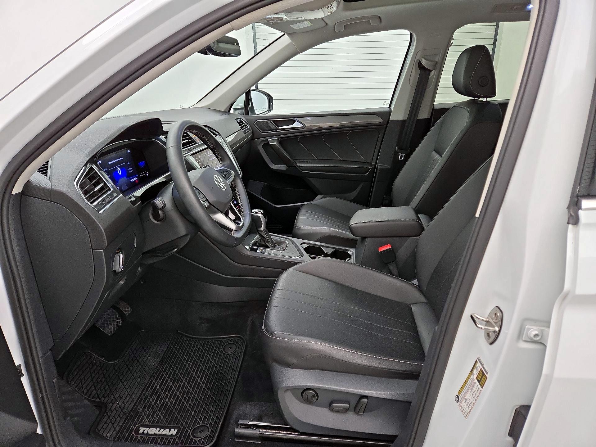 Thumbnail: 2022 Volkswagen Tiguan - 11