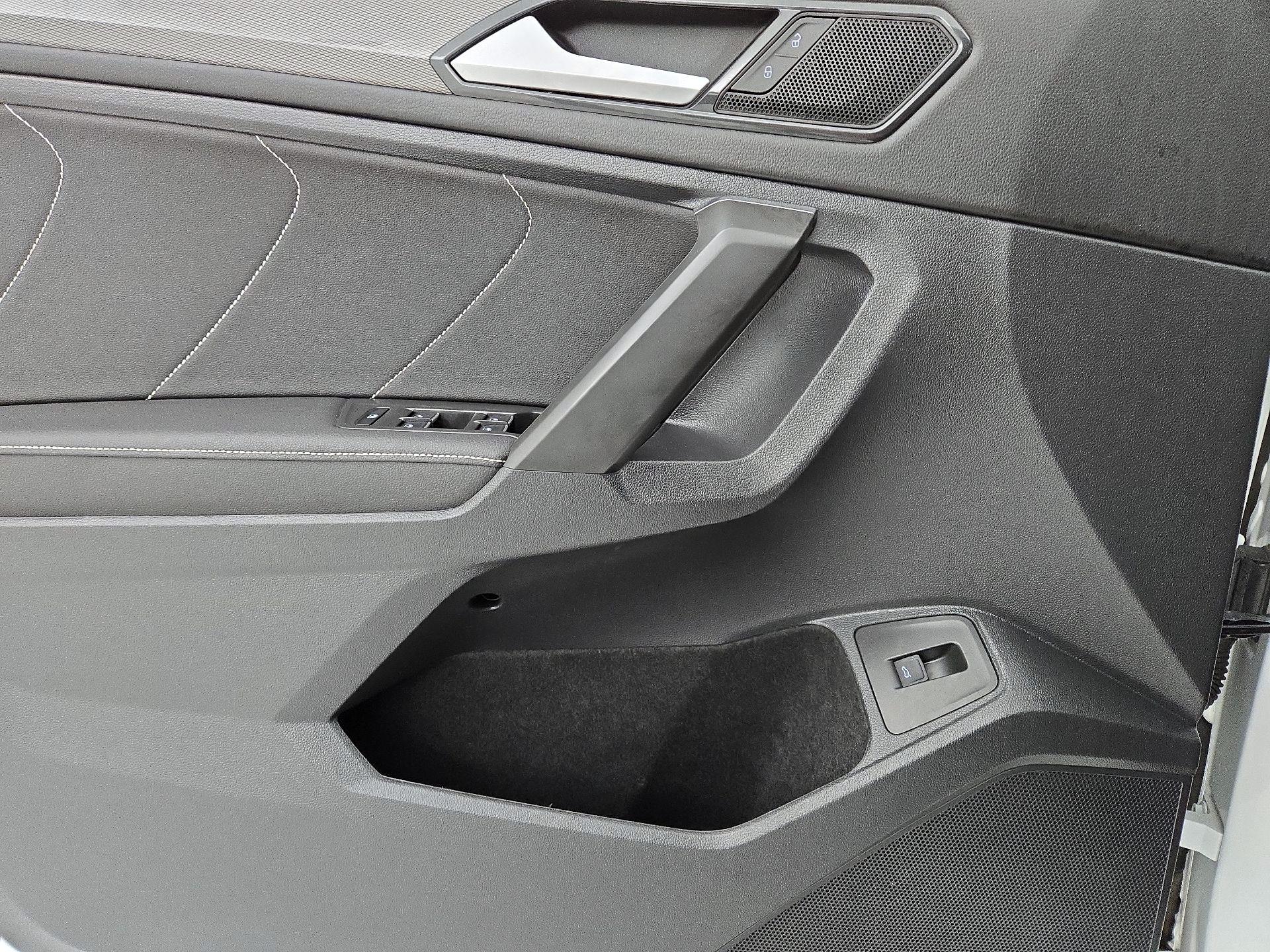 Thumbnail: 2022 Volkswagen Tiguan - 12