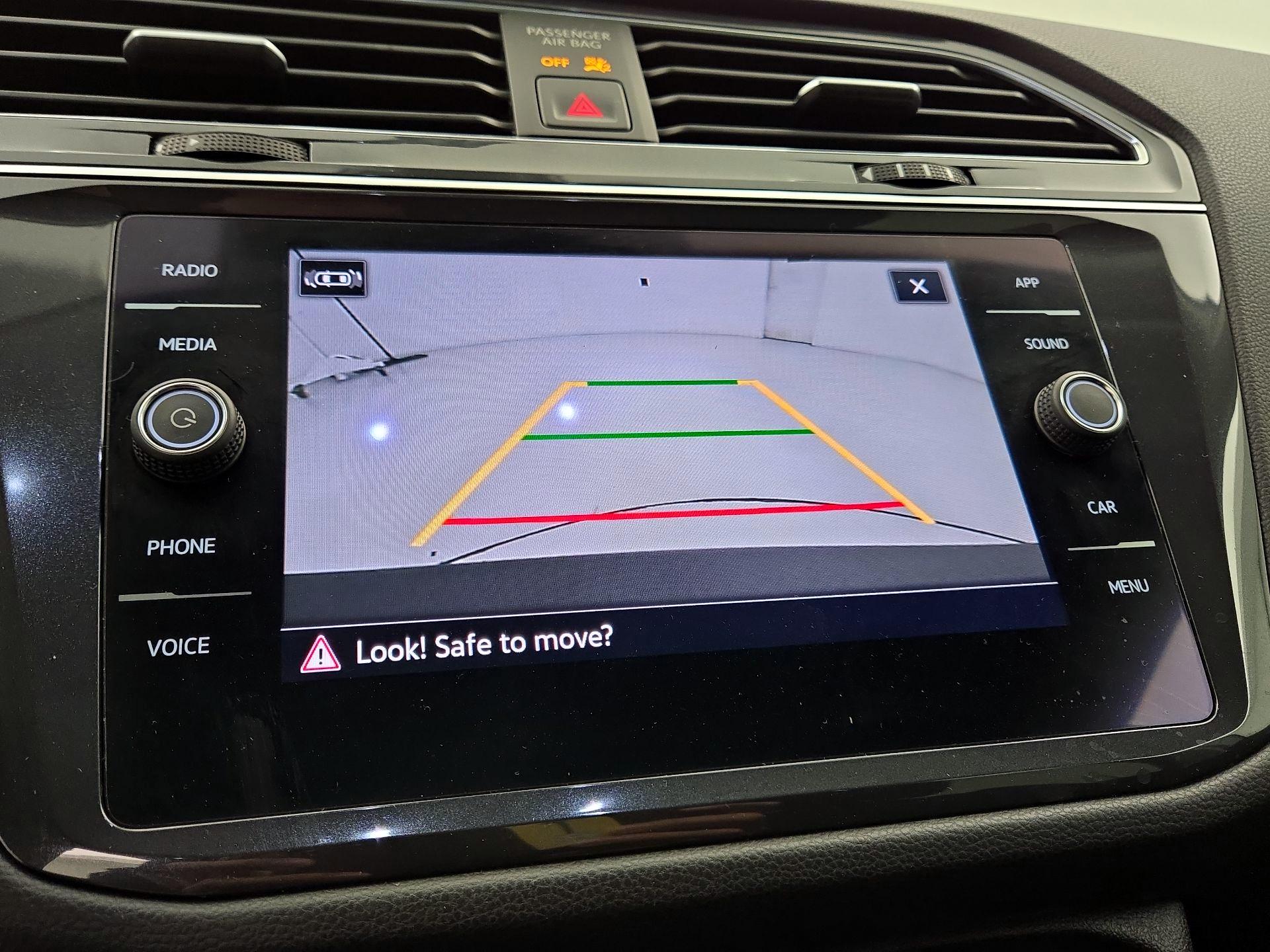 Thumbnail: 2022 Volkswagen Tiguan - 14