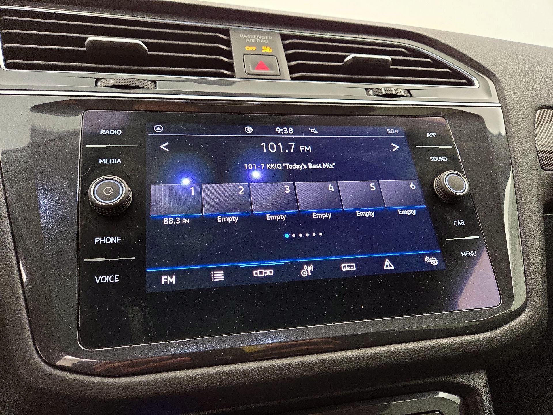 Thumbnail: 2022 Volkswagen Tiguan - 15