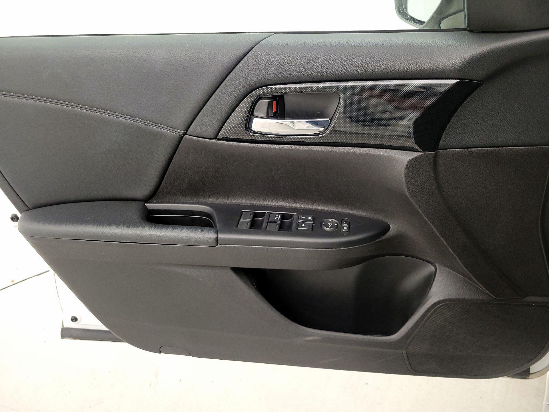 Thumbnail: 2015 Honda Accord - 12