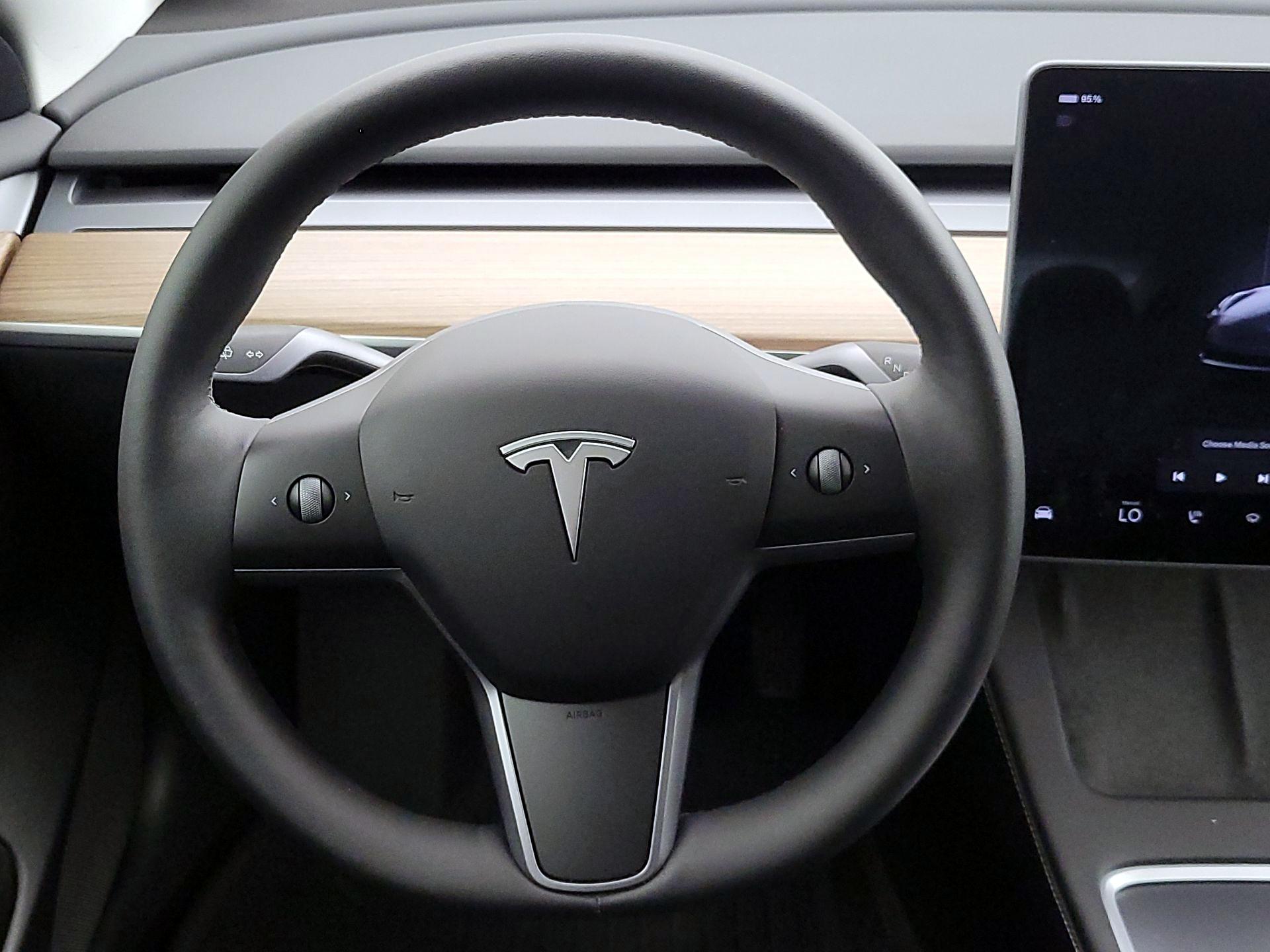 Thumbnail: 2023 Tesla Model 3 - 10