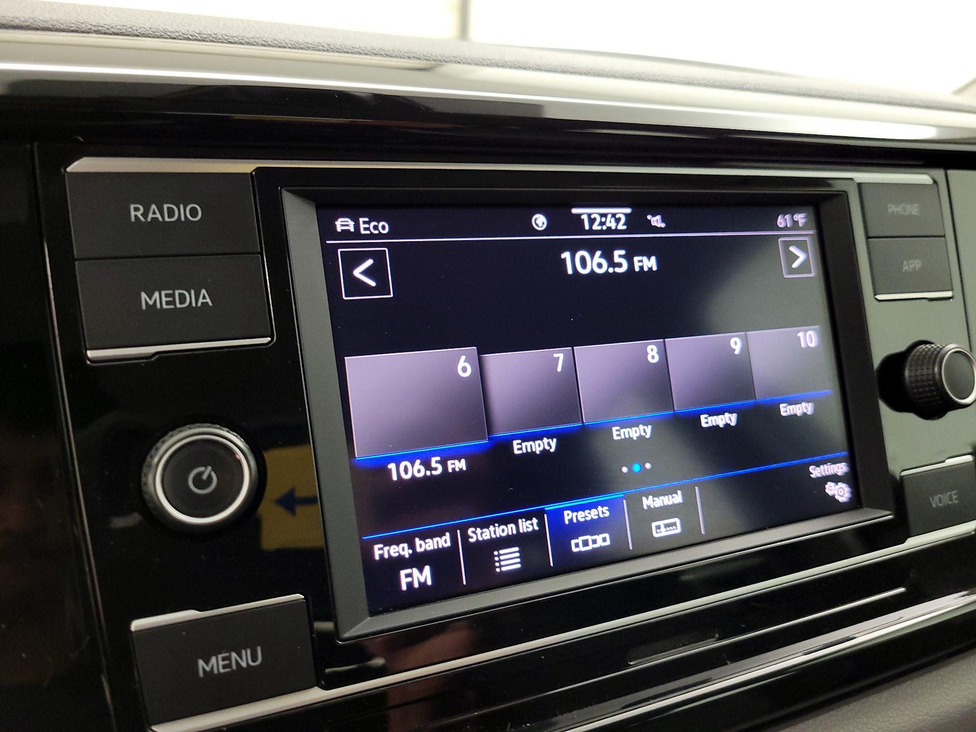 Thumbnail: 2022 Volkswagen Taos - 15