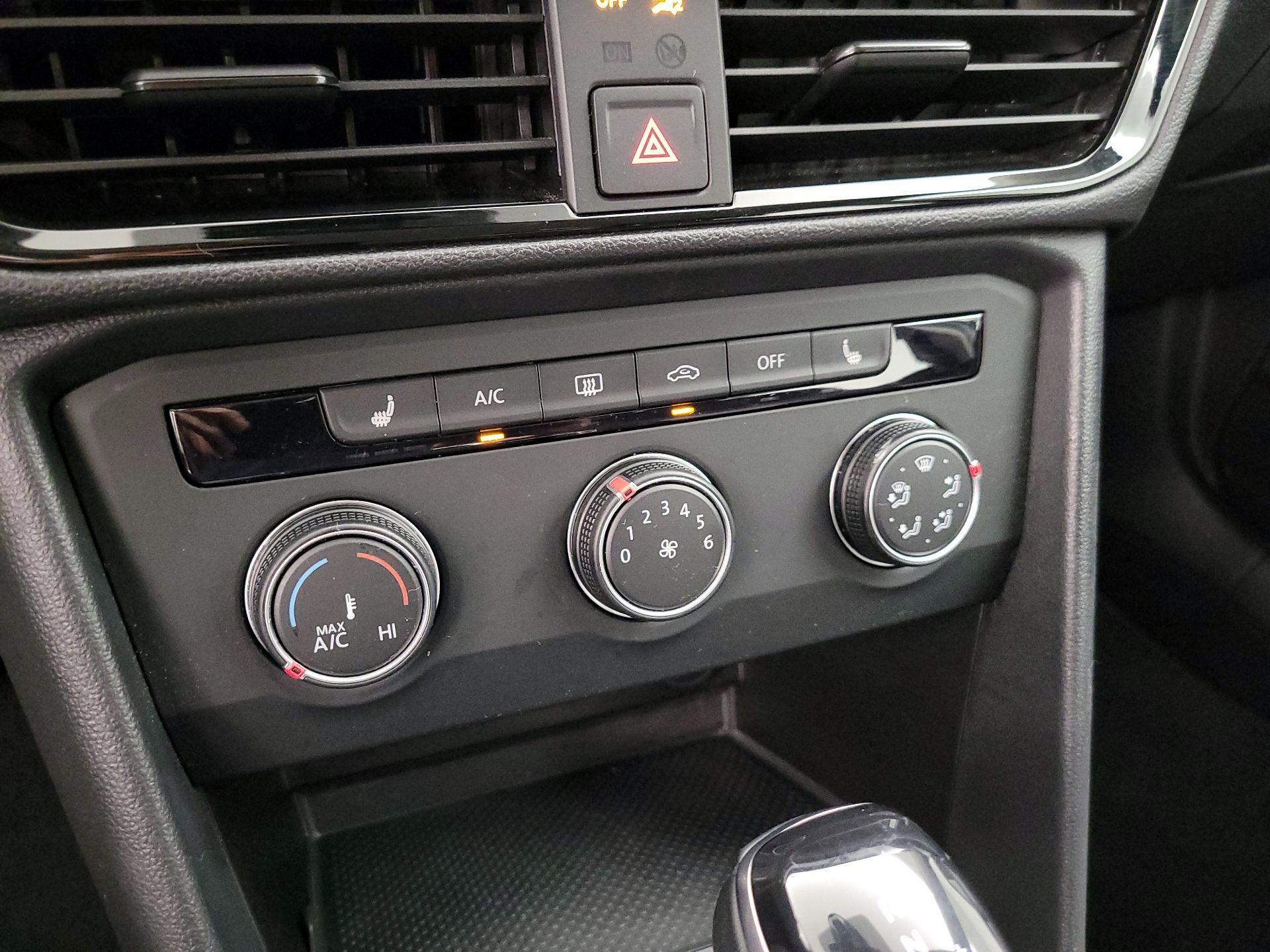 Thumbnail: 2022 Volkswagen Taos - 16