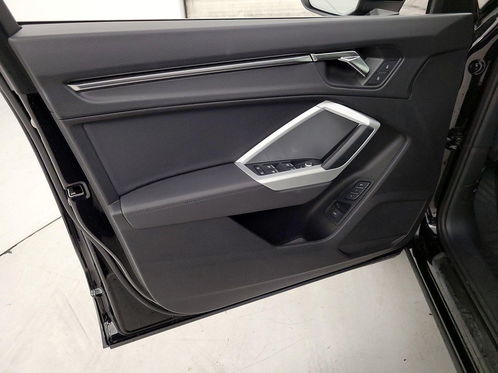 Thumbnail: 2022 Audi Q3 - 12