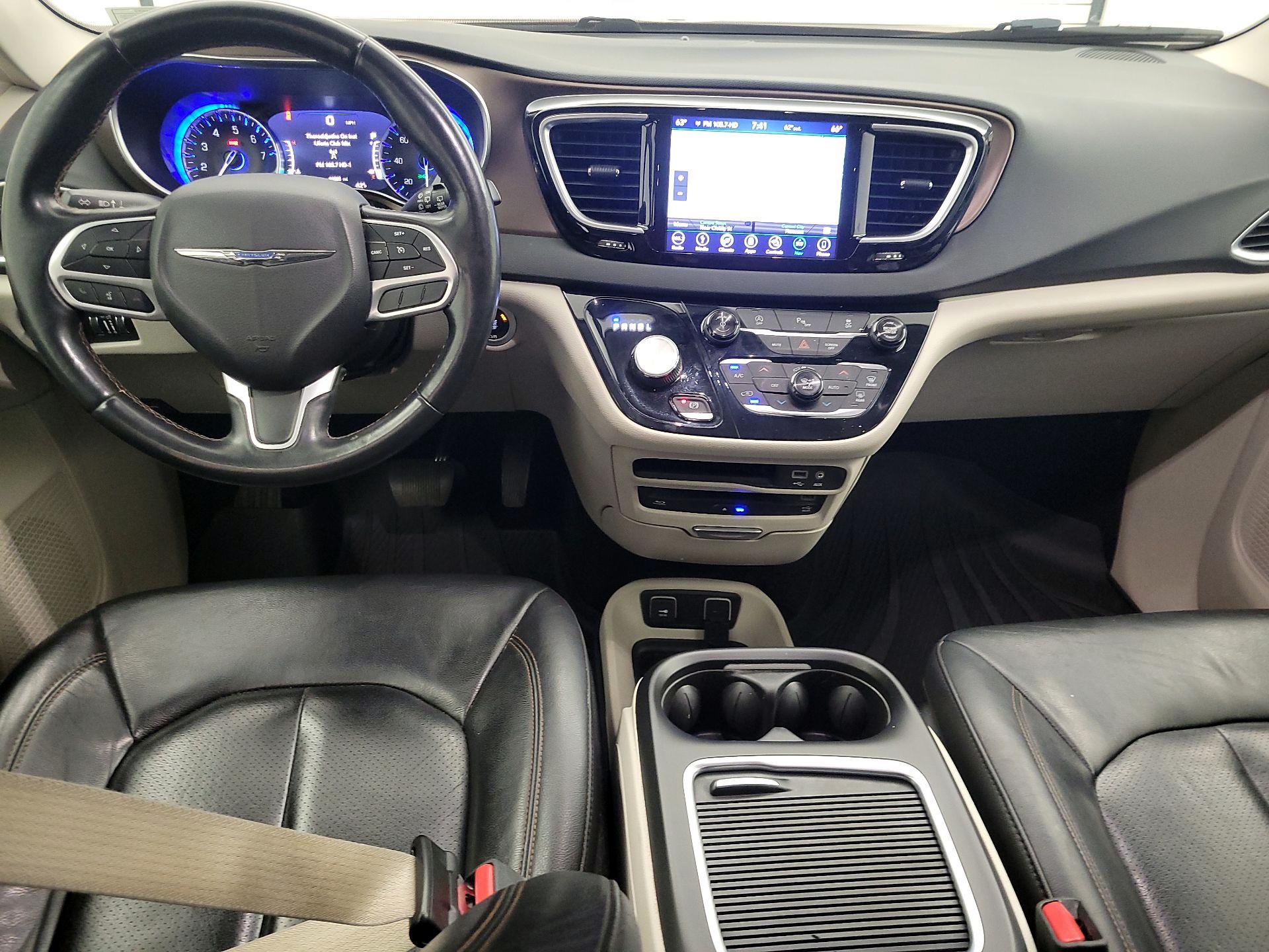 Thumbnail: 2018 Chrysler Pacifica - 9