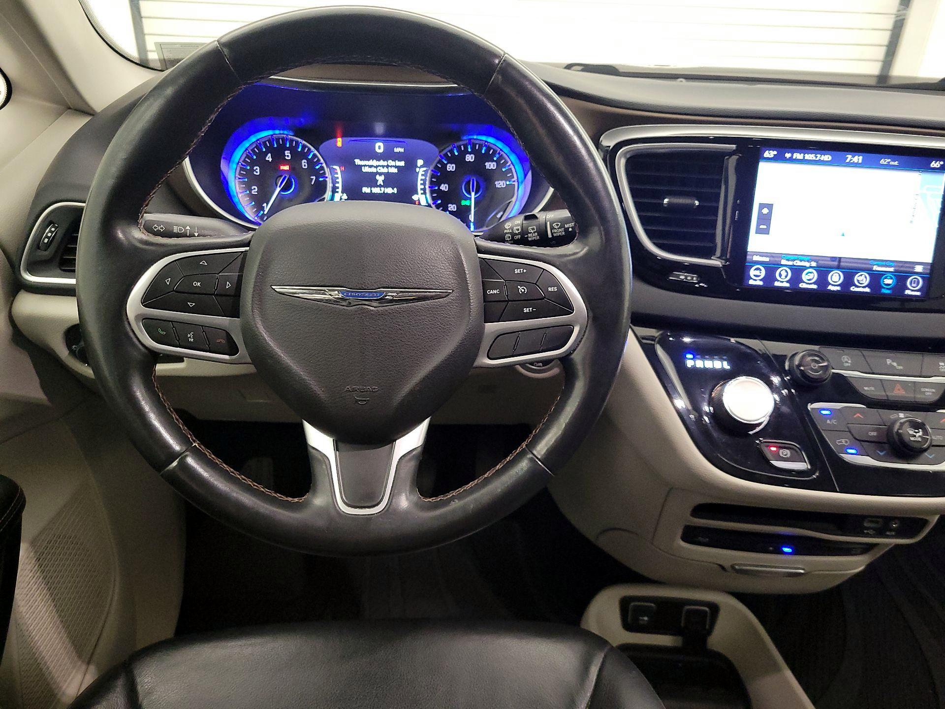 Thumbnail: 2018 Chrysler Pacifica - 10