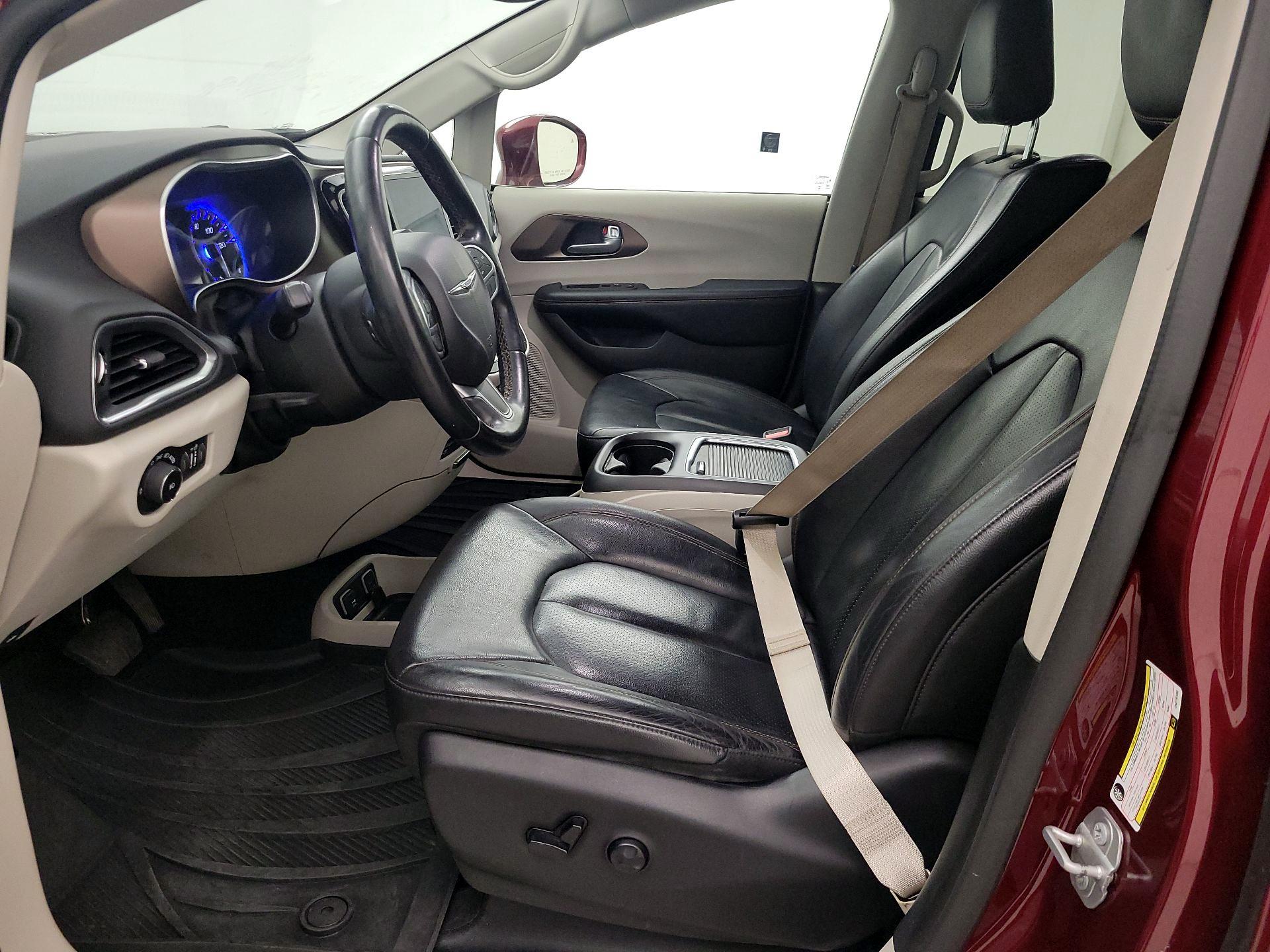 Thumbnail: 2018 Chrysler Pacifica - 11