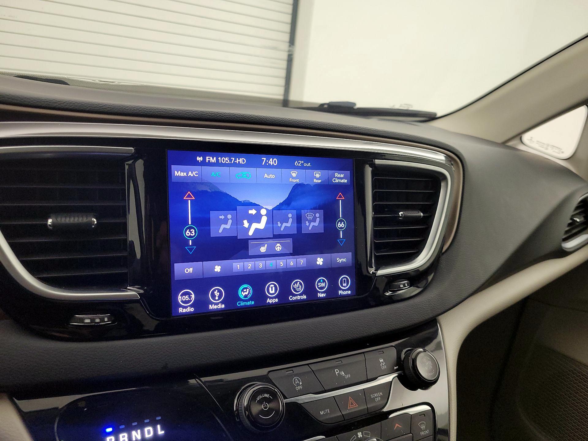 Thumbnail: 2018 Chrysler Pacifica - 17