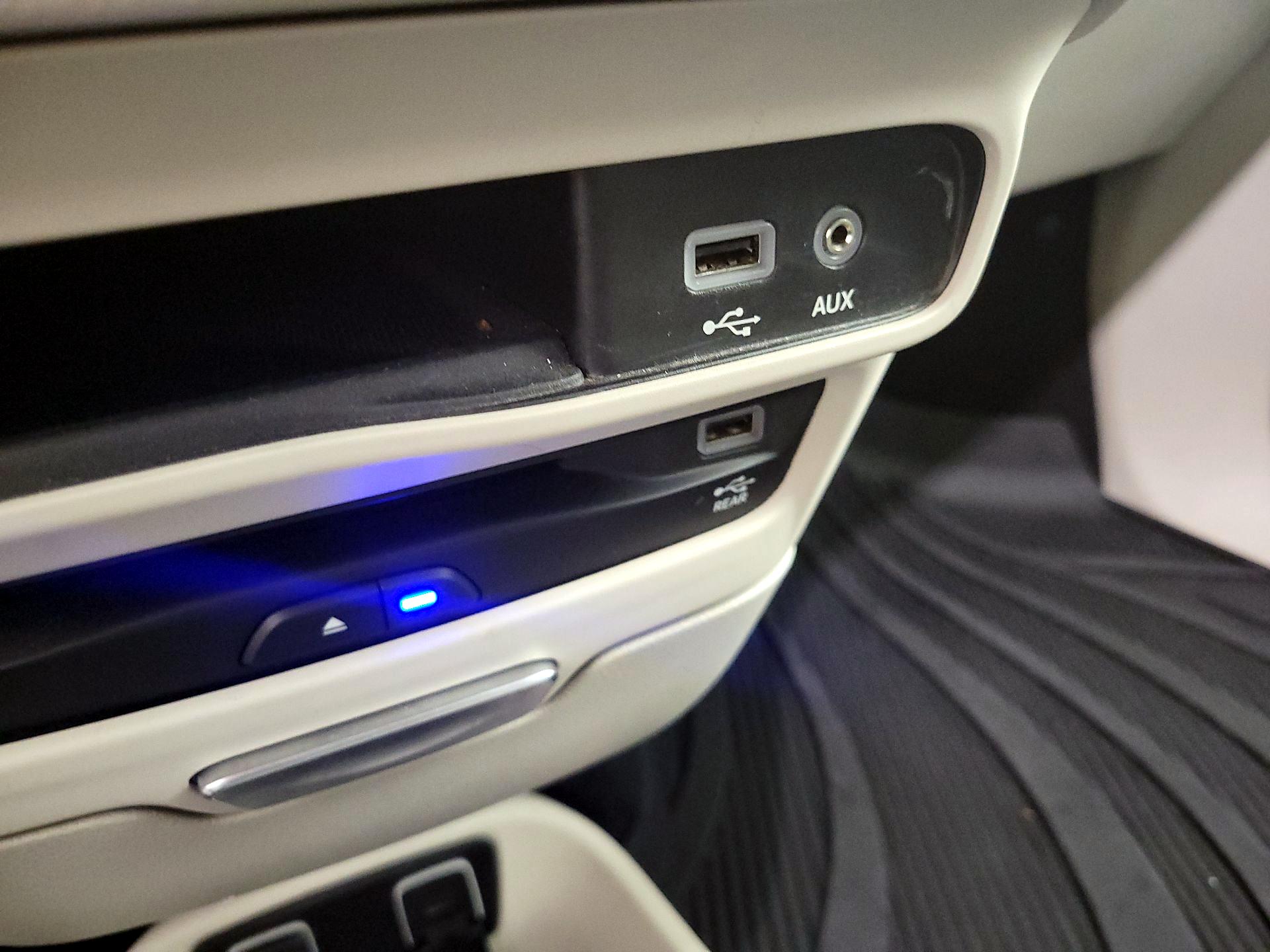 Thumbnail: 2018 Chrysler Pacifica - 19