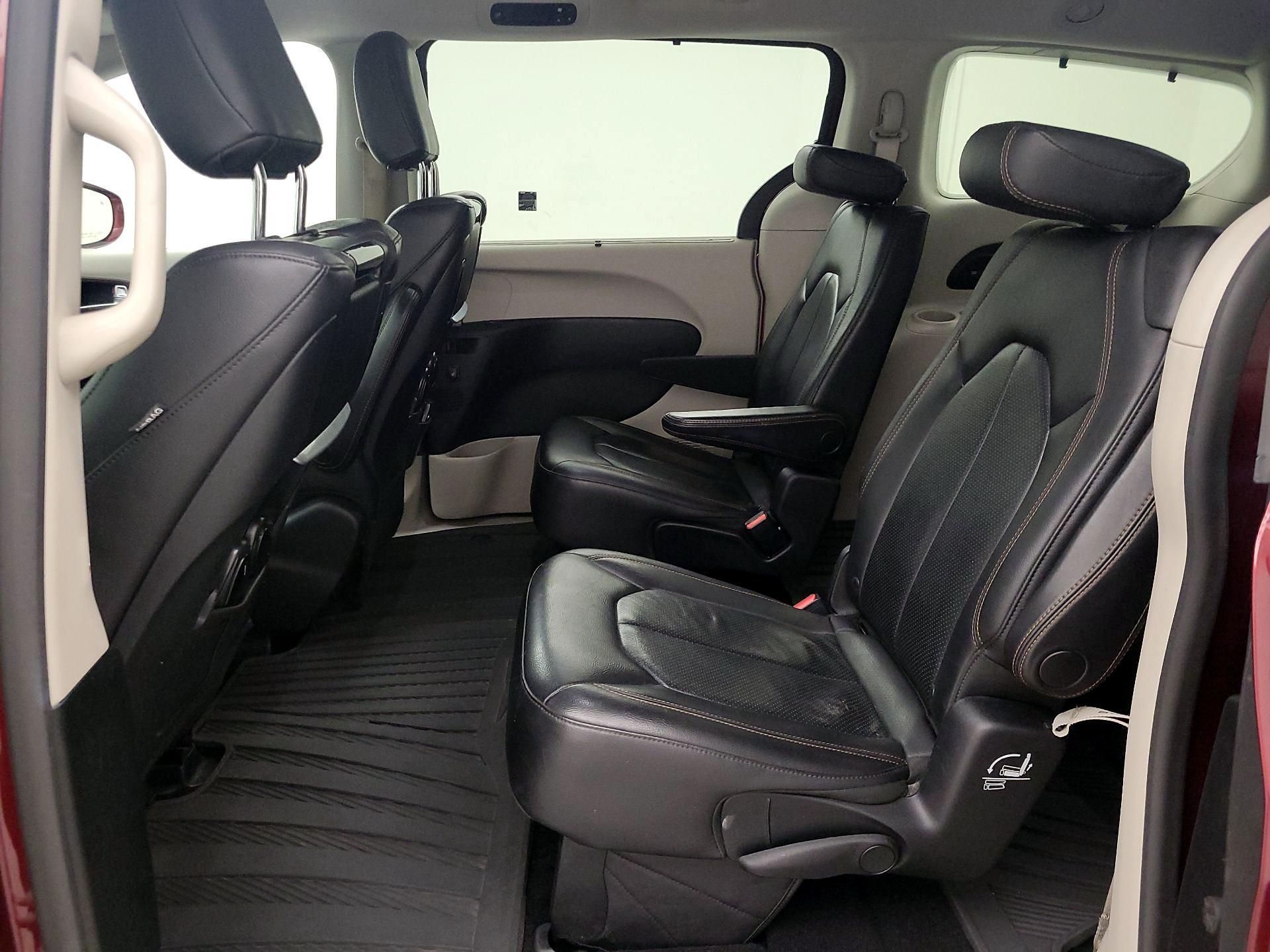 Thumbnail: 2018 Chrysler Pacifica - 20