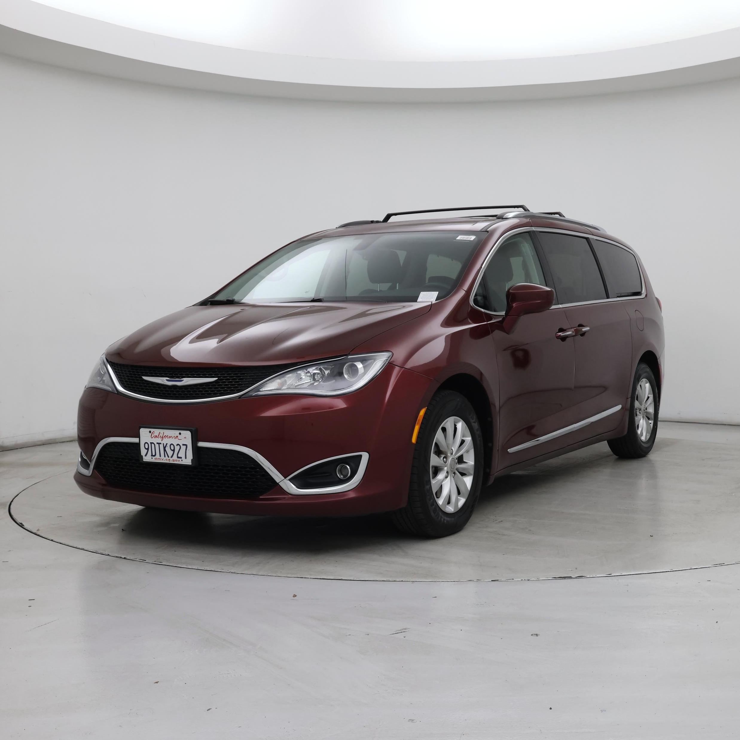 Thumbnail: 2018 Chrysler Pacifica - 4