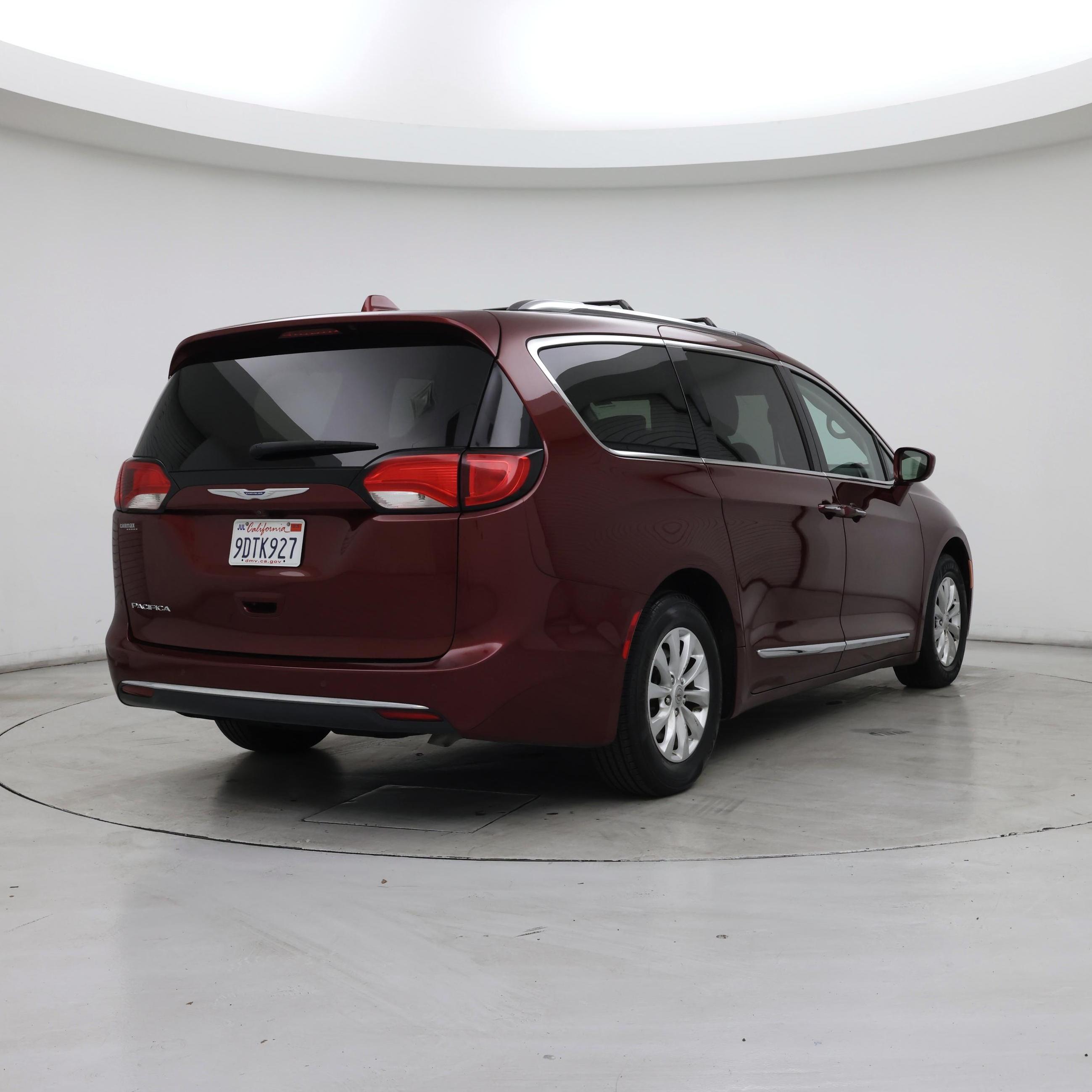 Thumbnail: 2018 Chrysler Pacifica - 8