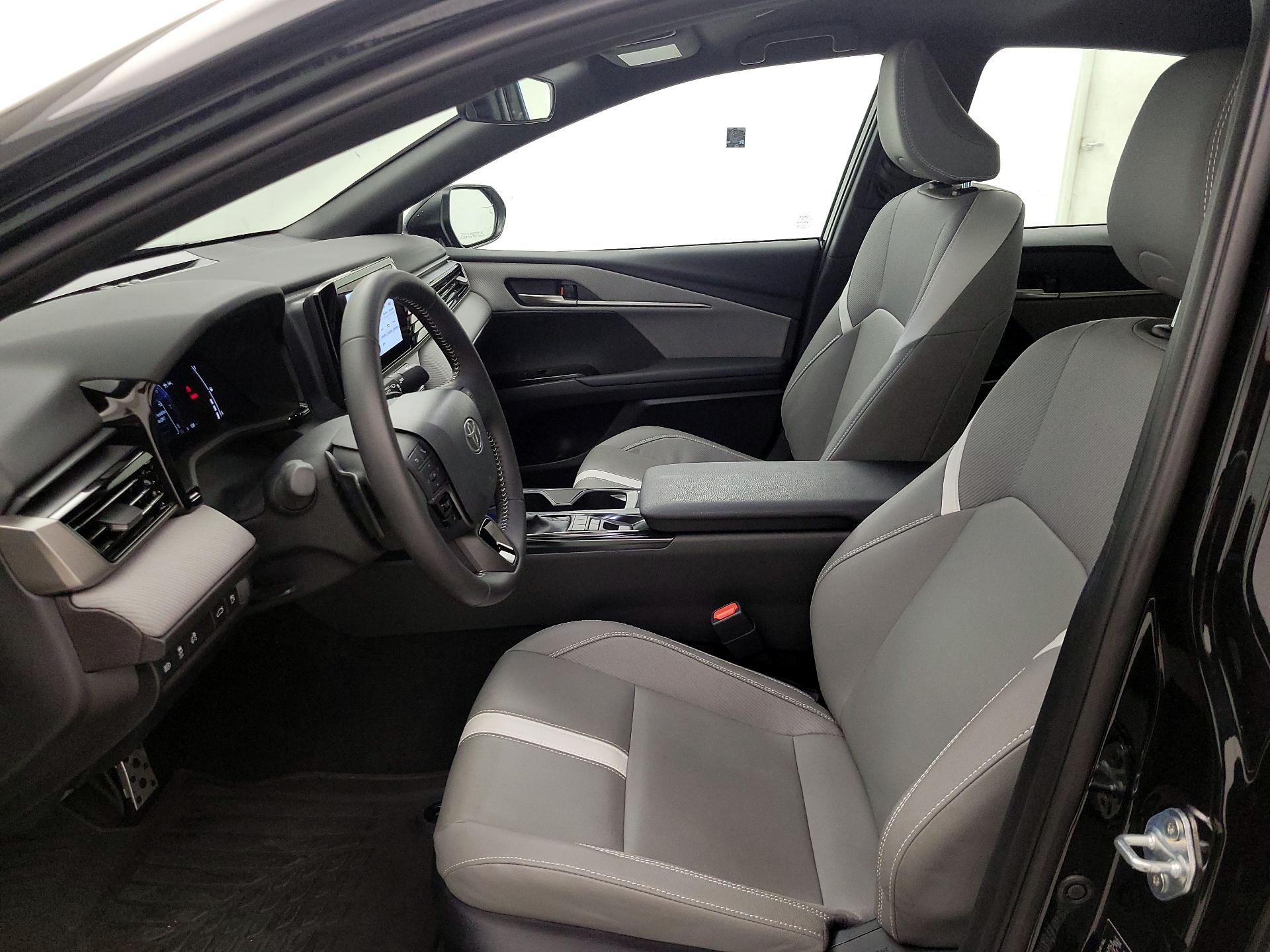 Thumbnail: 2025 Toyota Camry - 11