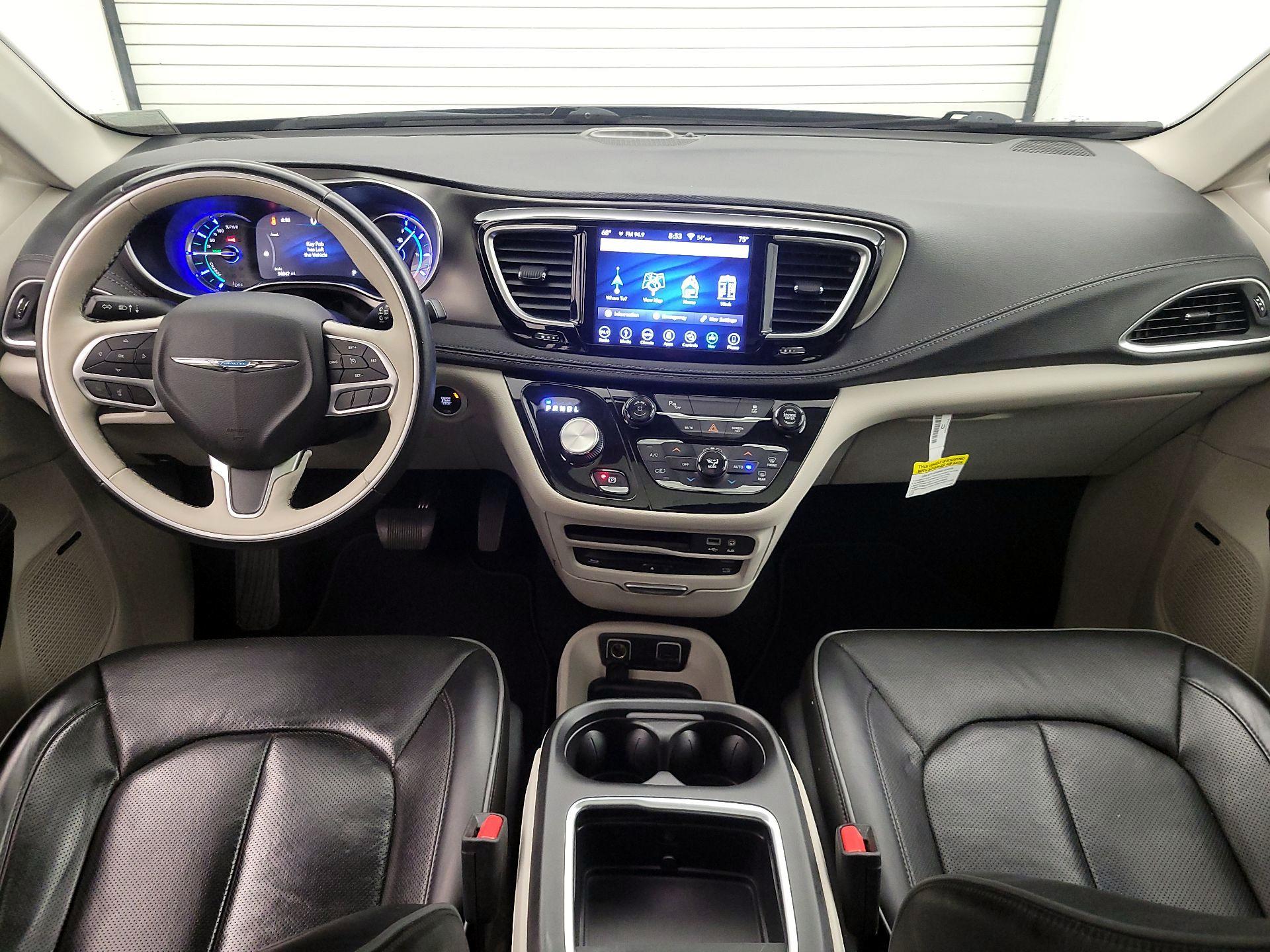 Thumbnail: 2018 Chrysler Pacifica - 9