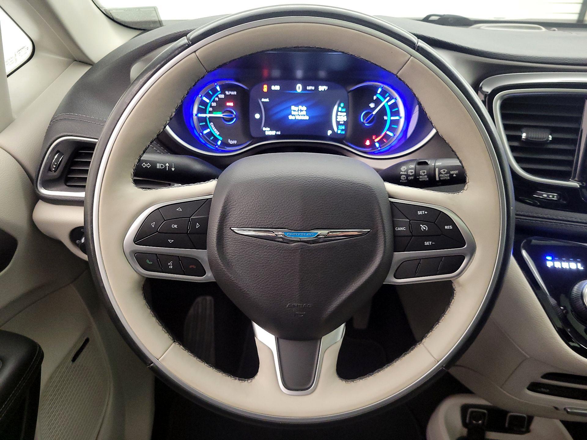 Thumbnail: 2018 Chrysler Pacifica - 10