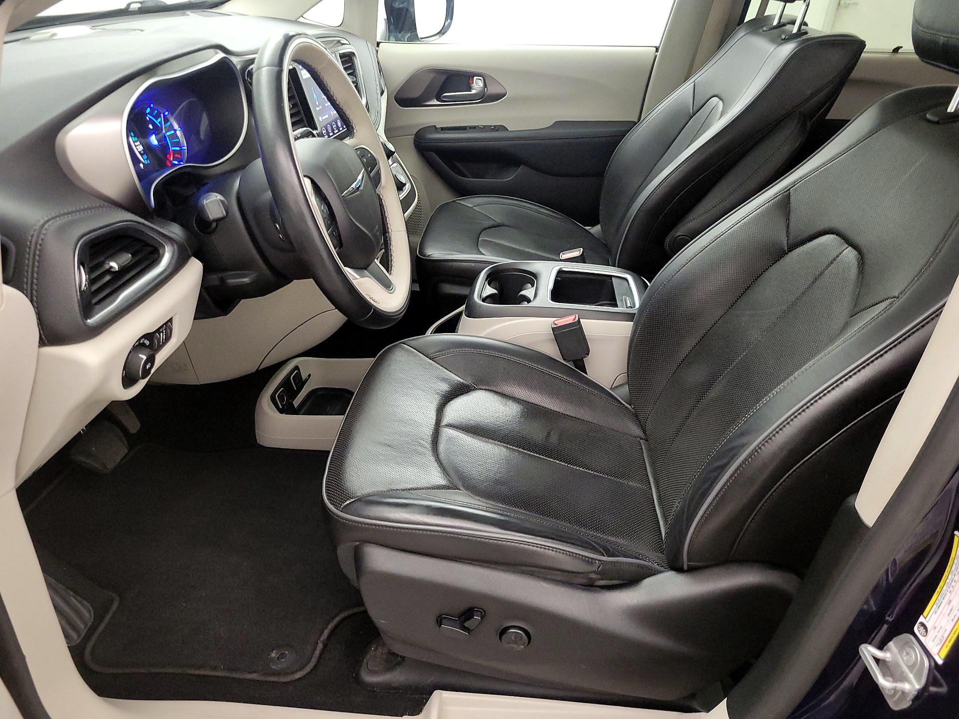 Thumbnail: 2018 Chrysler Pacifica - 11