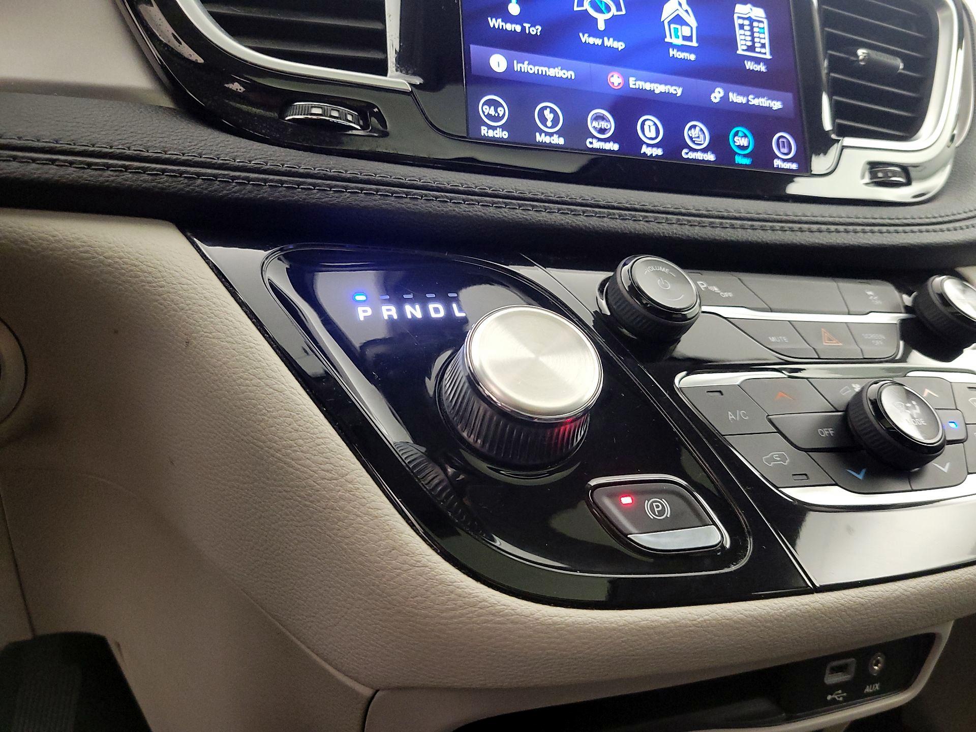 Thumbnail: 2018 Chrysler Pacifica - 18