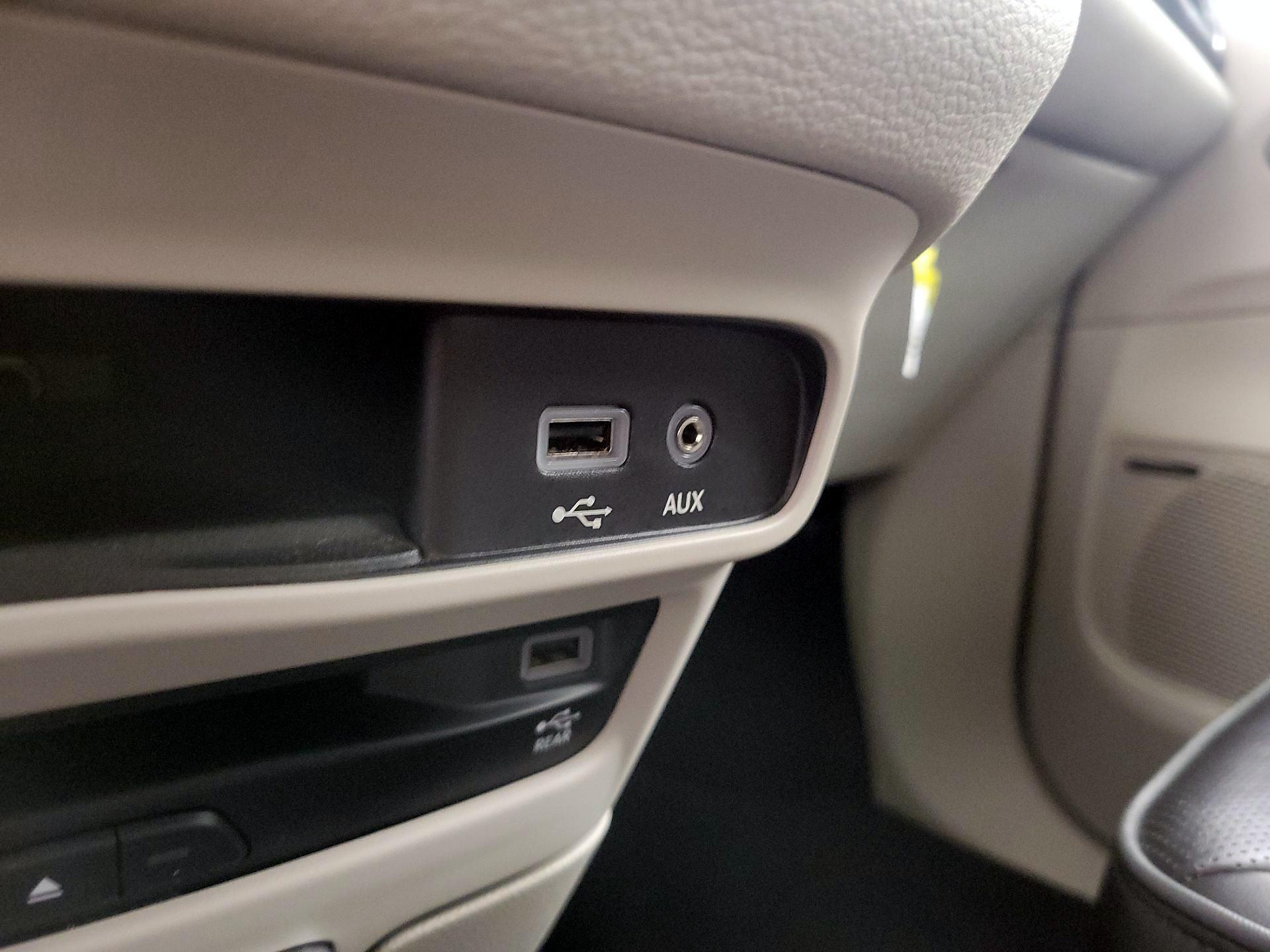 Thumbnail: 2018 Chrysler Pacifica - 19