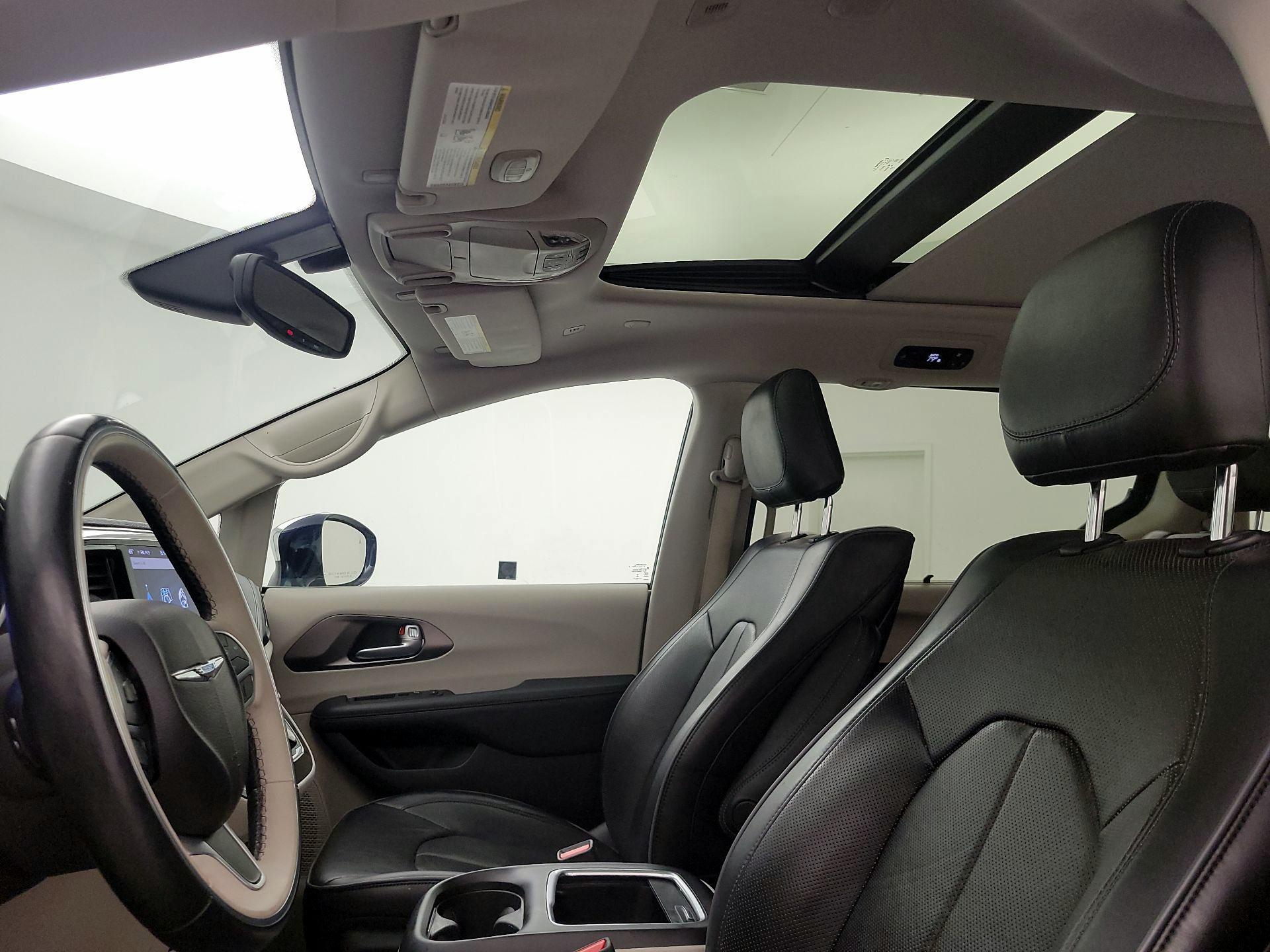 Thumbnail: 2018 Chrysler Pacifica - 20