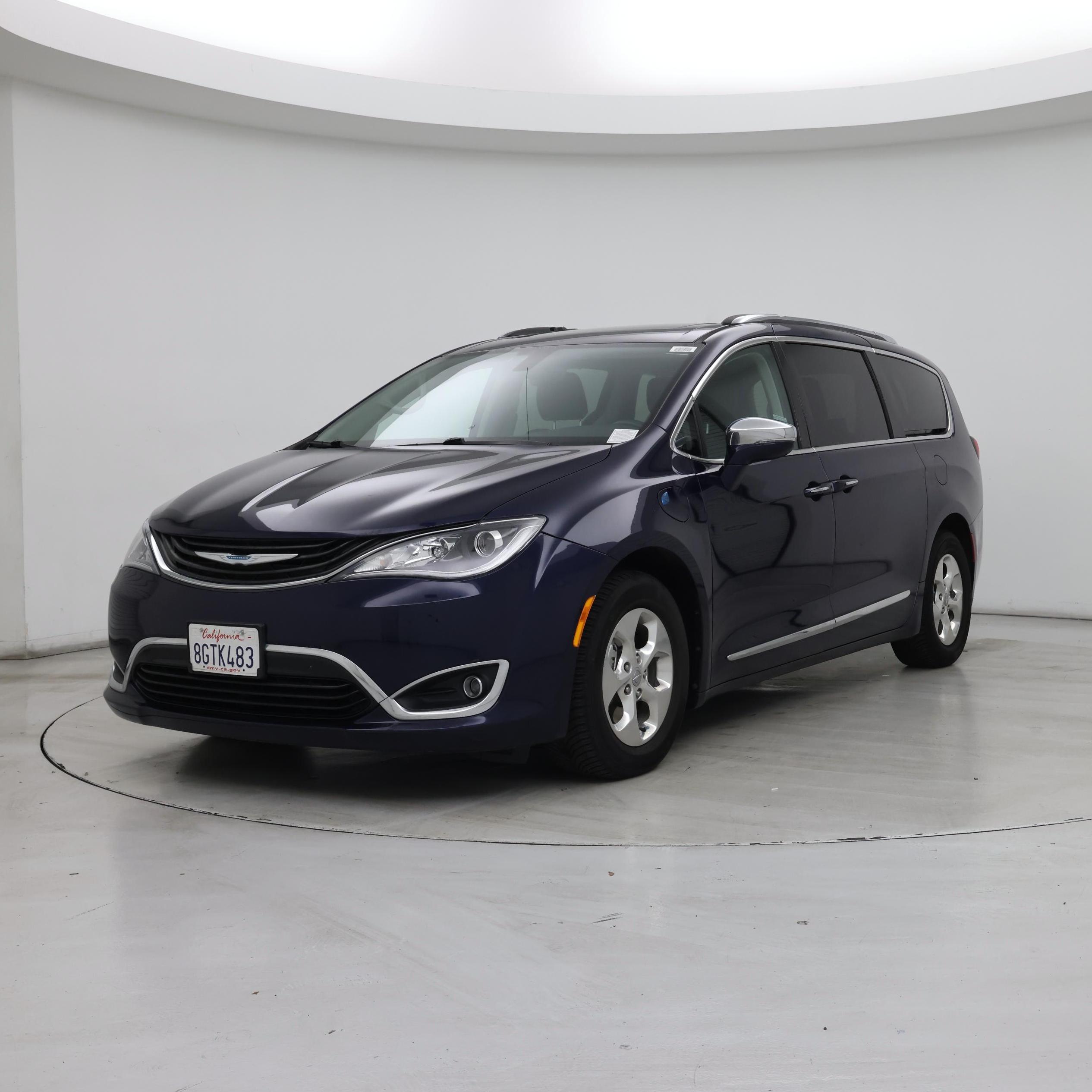 Thumbnail: 2018 Chrysler Pacifica - 4