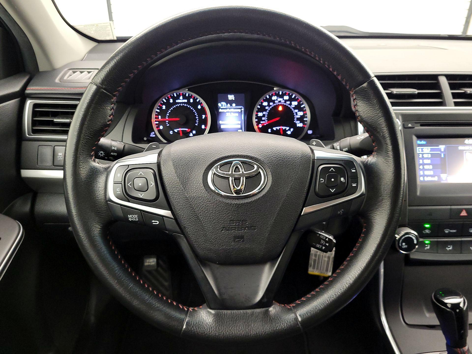 Thumbnail: 2015 Toyota Camry - 10