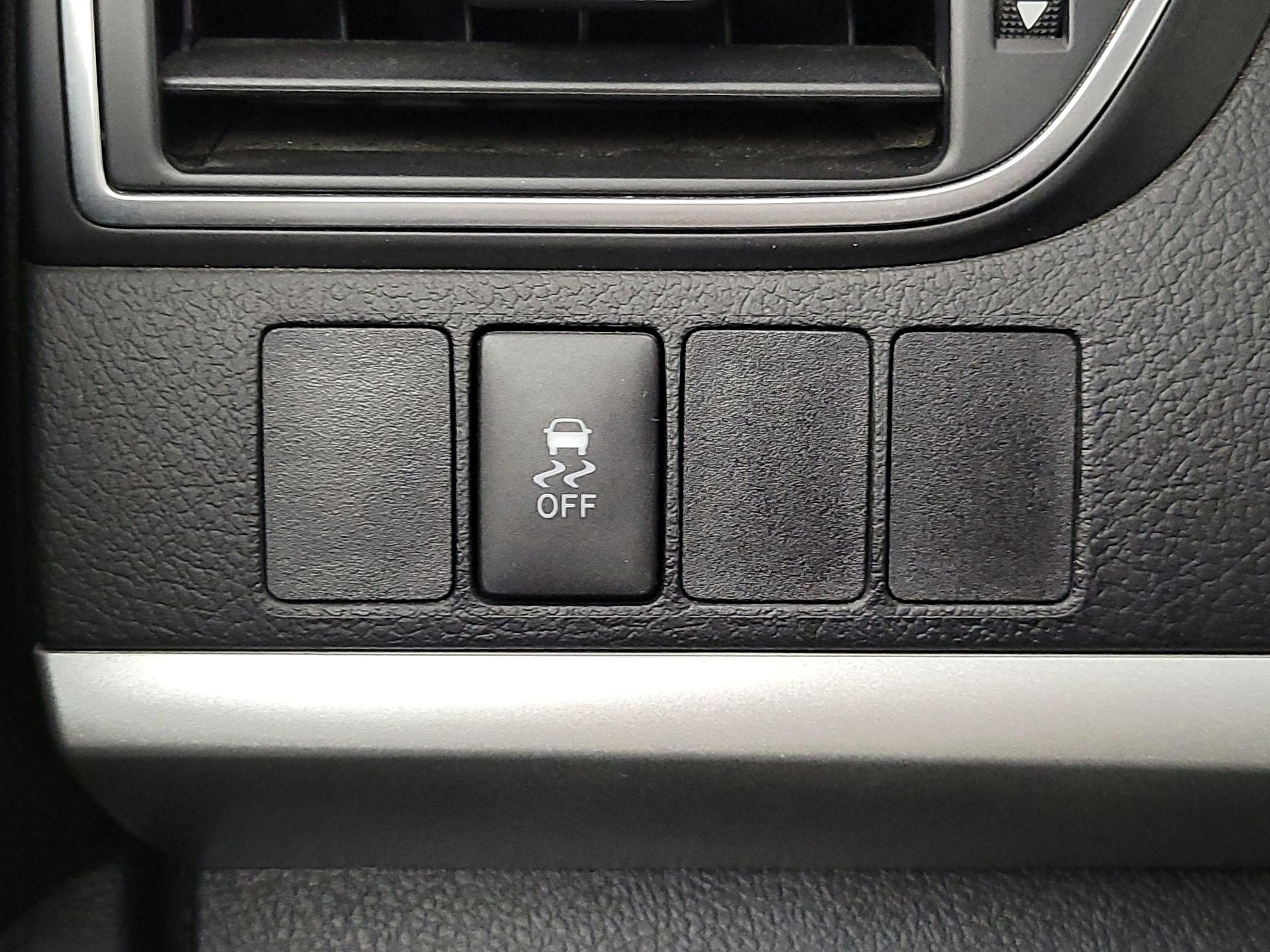 Thumbnail: 2015 Toyota Camry - 13