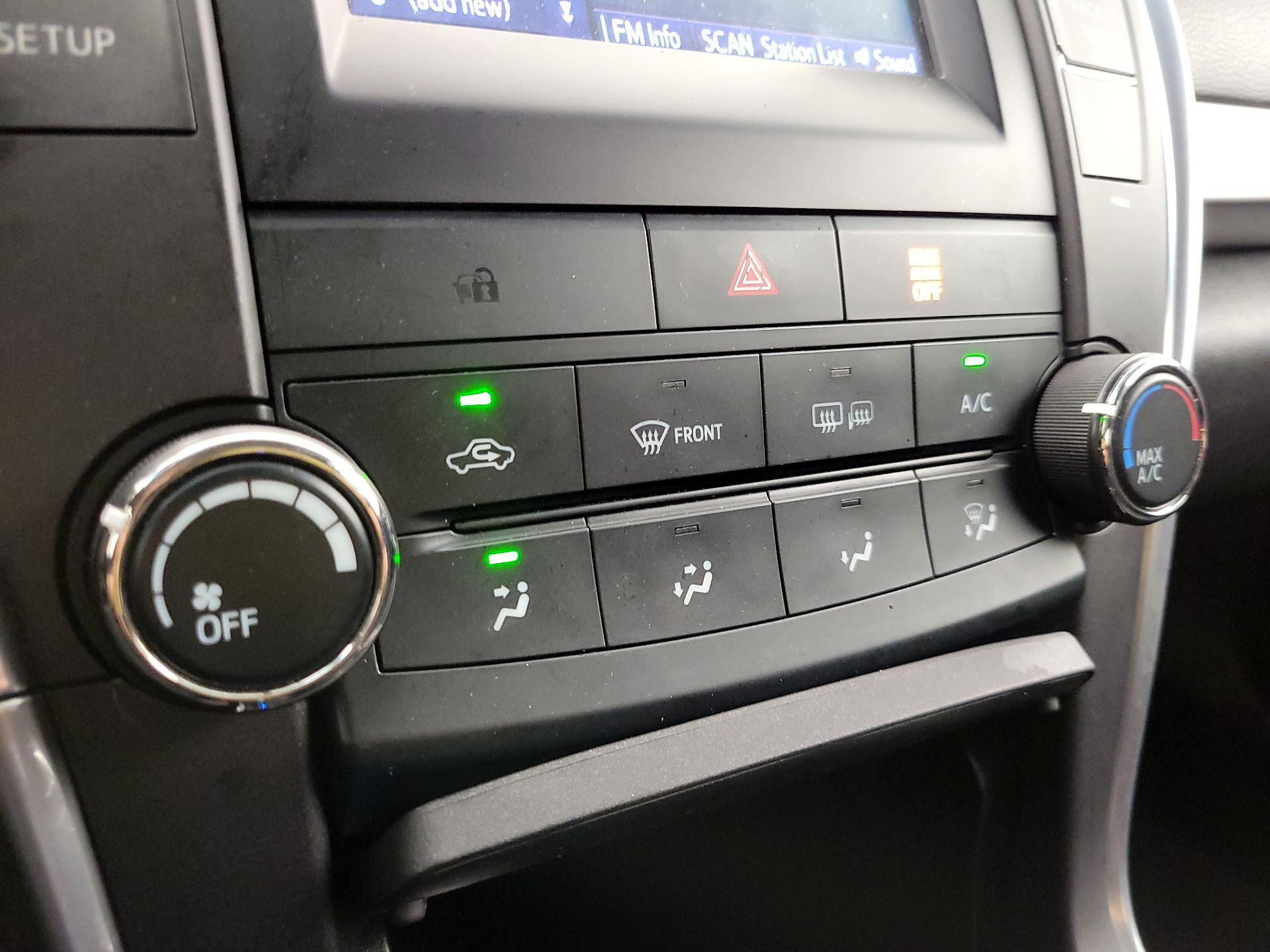 Thumbnail: 2015 Toyota Camry - 16