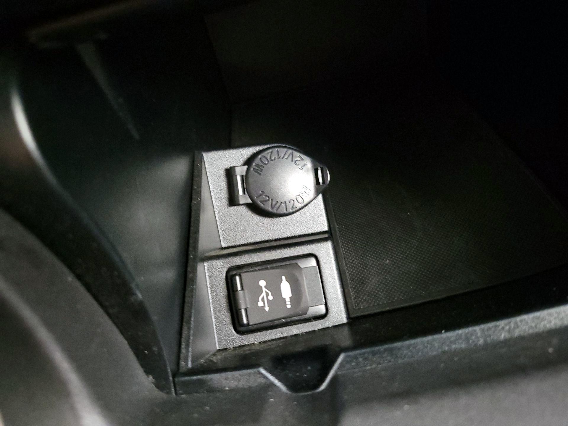 Thumbnail: 2015 Toyota Camry - 18