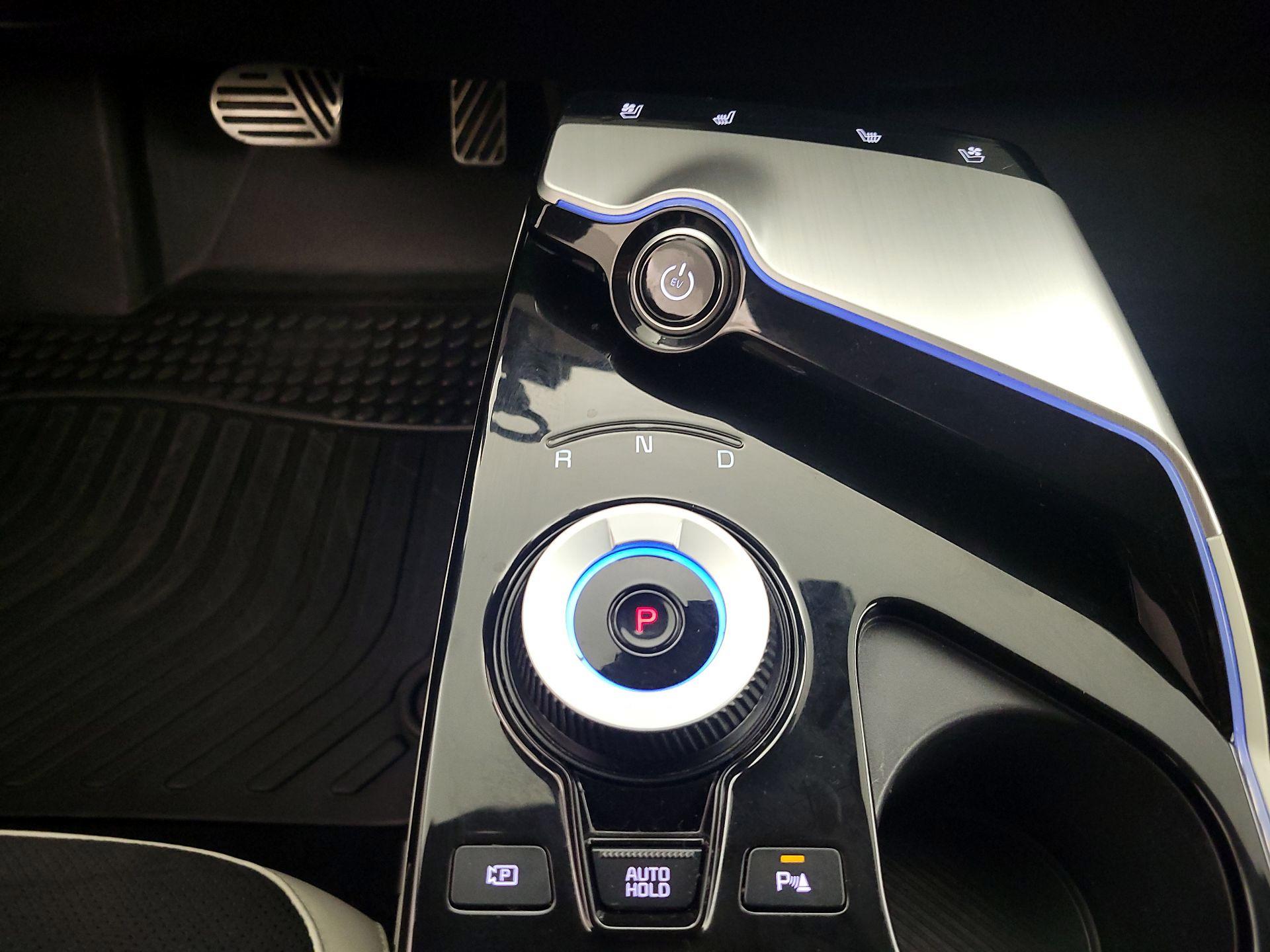 Thumbnail: 2023 Kia EV6 - 18