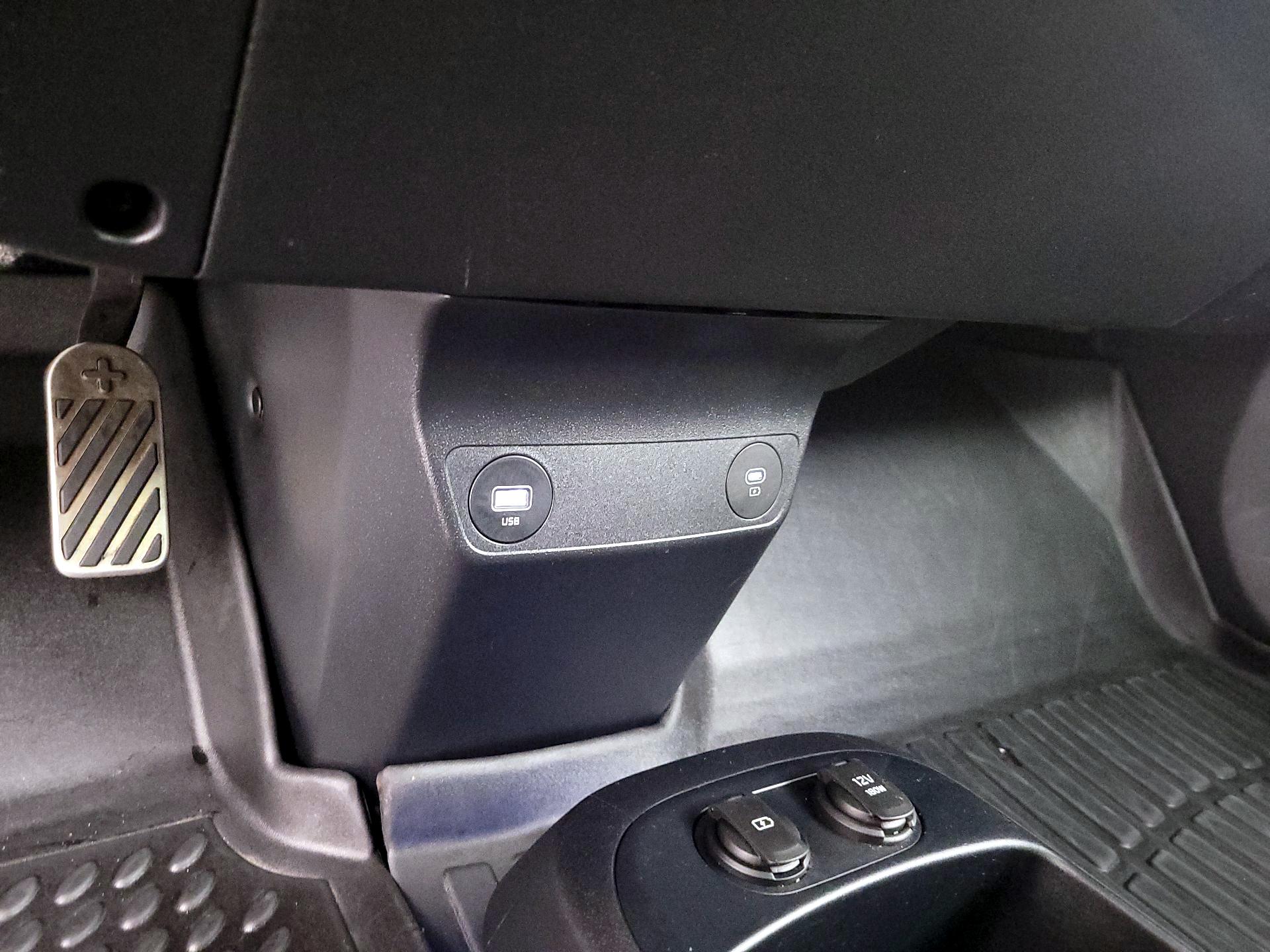 Thumbnail: 2023 Kia EV6 - 19