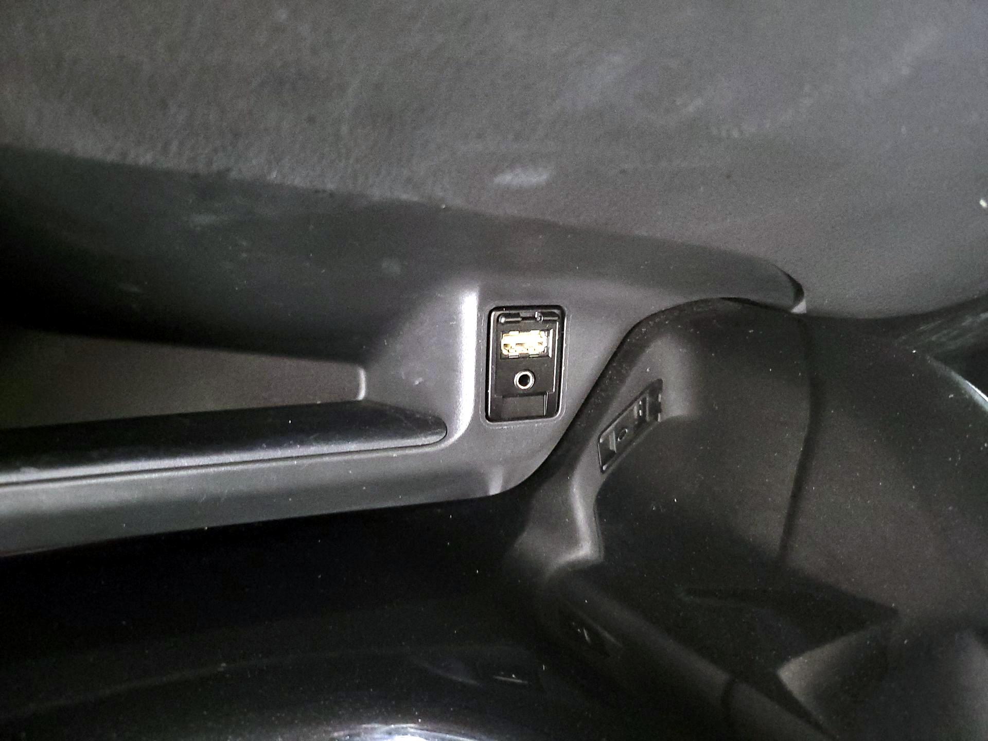 Thumbnail: 2019 Toyota C-HR - 18