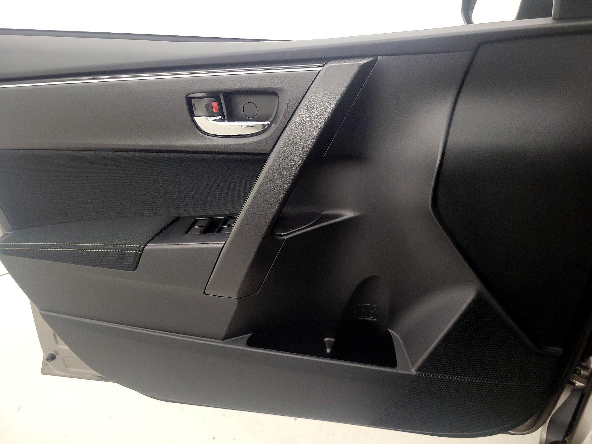 Thumbnail: 2018 Toyota Corolla - 12