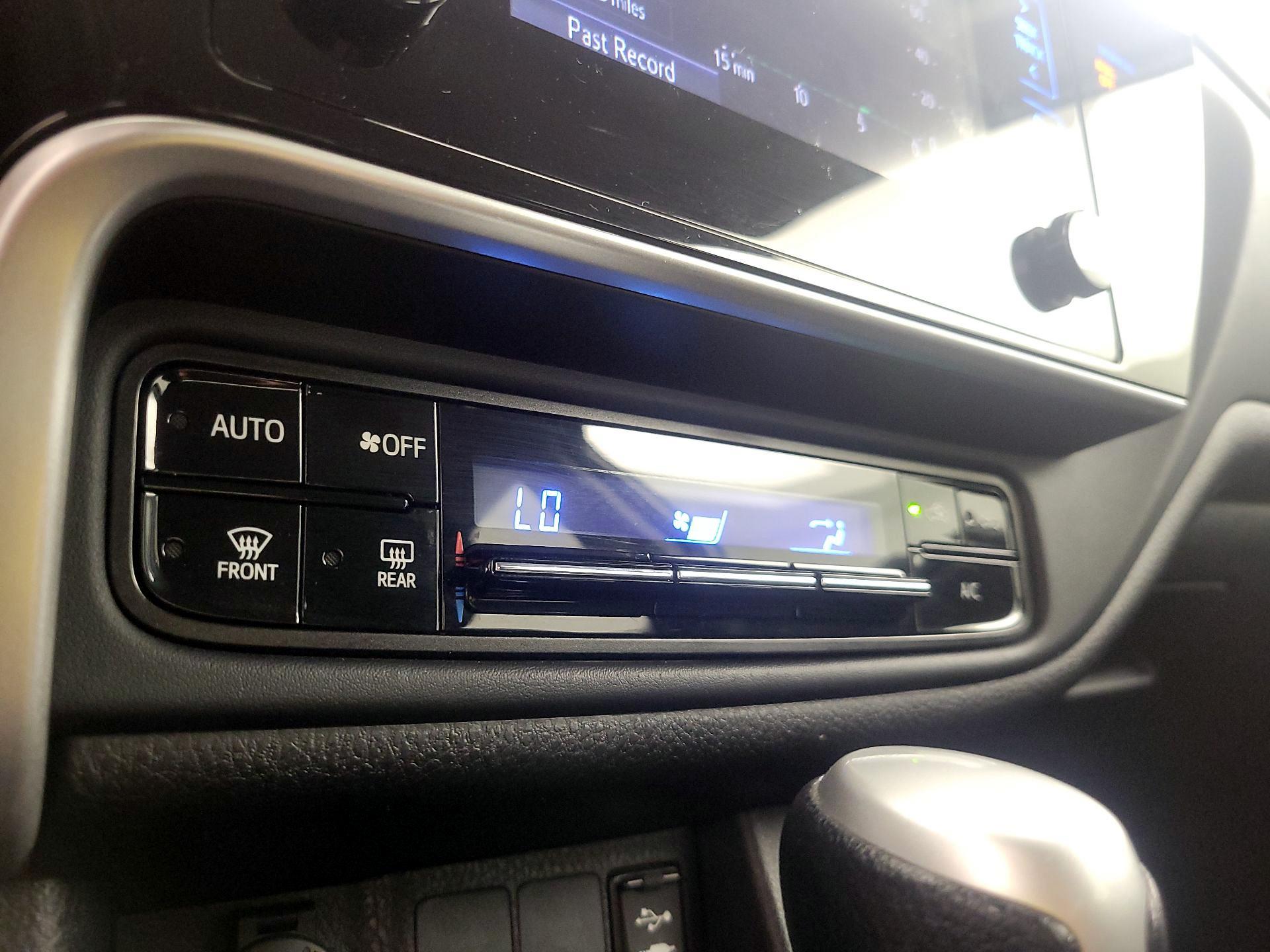 Thumbnail: 2018 Toyota Corolla - 16