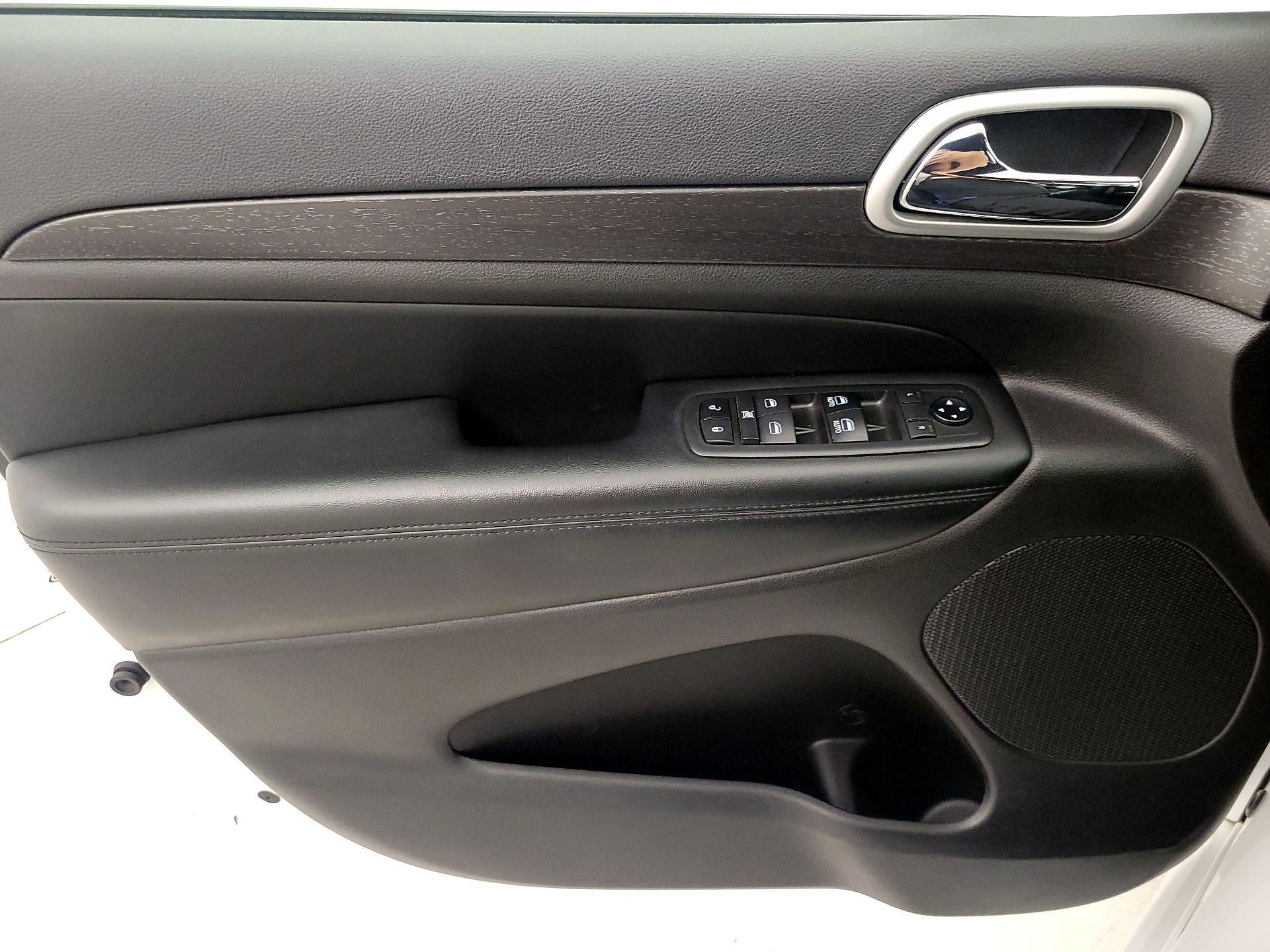 Thumbnail: 2018 Jeep Grand Cherokee - 12