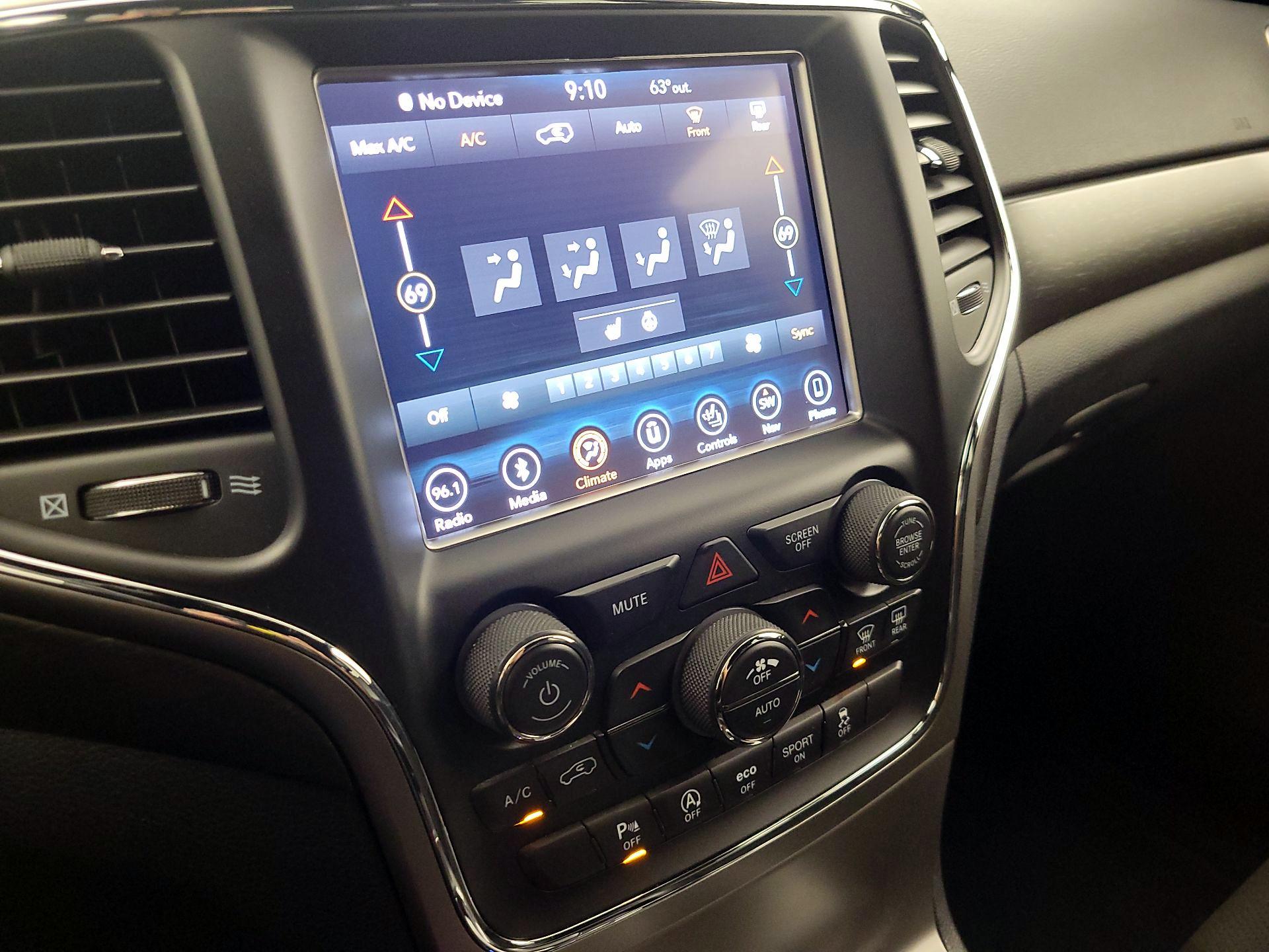 Thumbnail: 2018 Jeep Grand Cherokee - 17