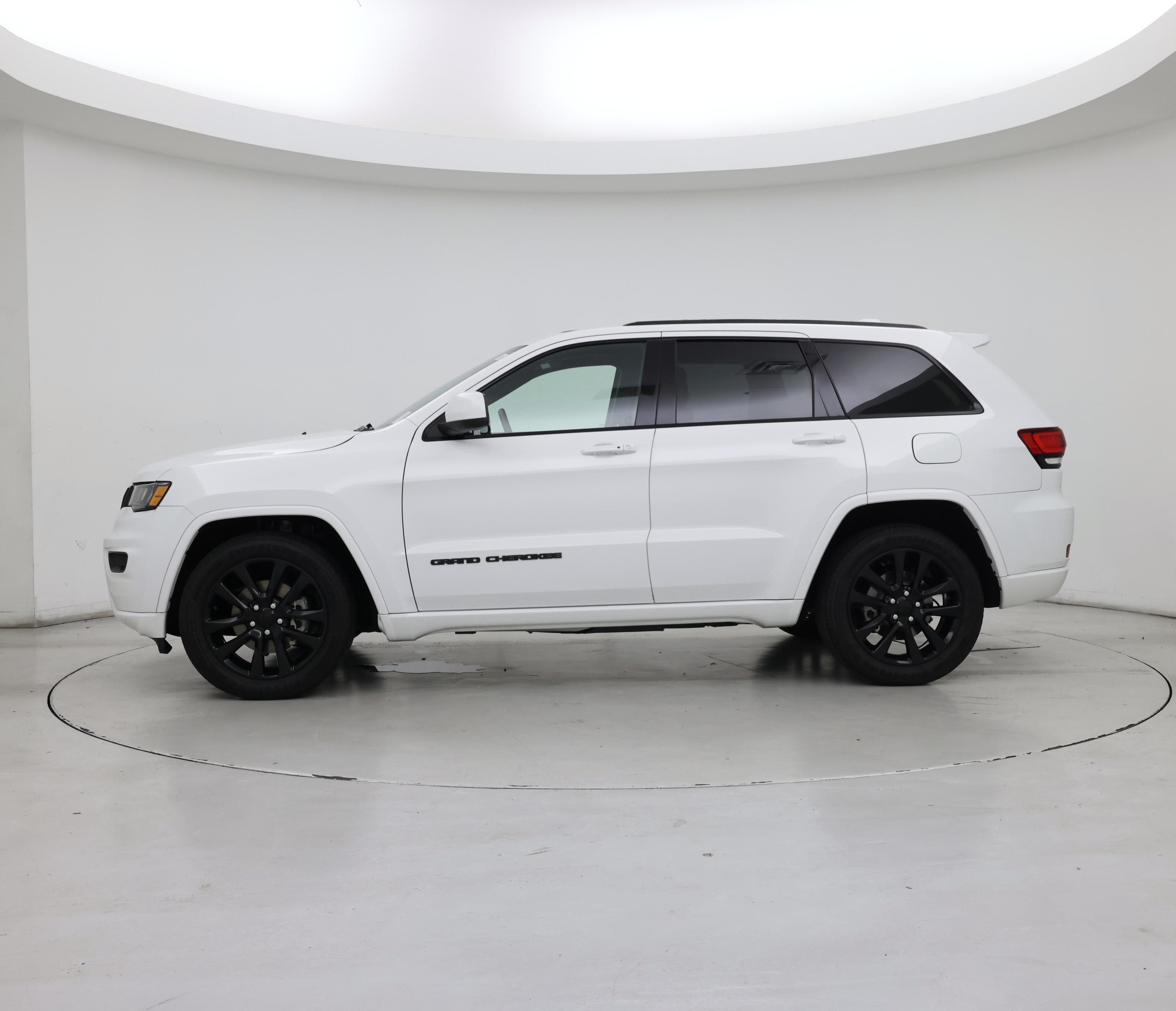 Thumbnail: 2018 Jeep Grand Cherokee - 3