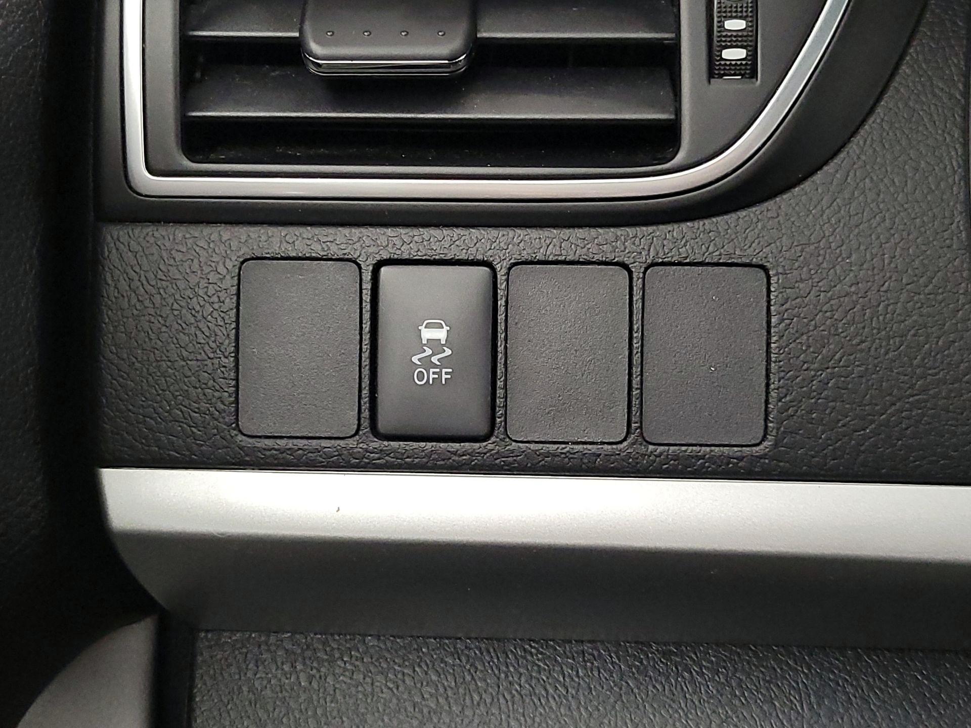 Thumbnail: 2017 Toyota Camry - 13