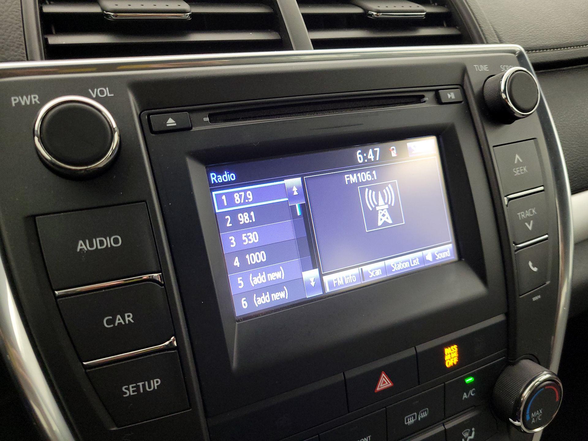 Thumbnail: 2017 Toyota Camry - 15