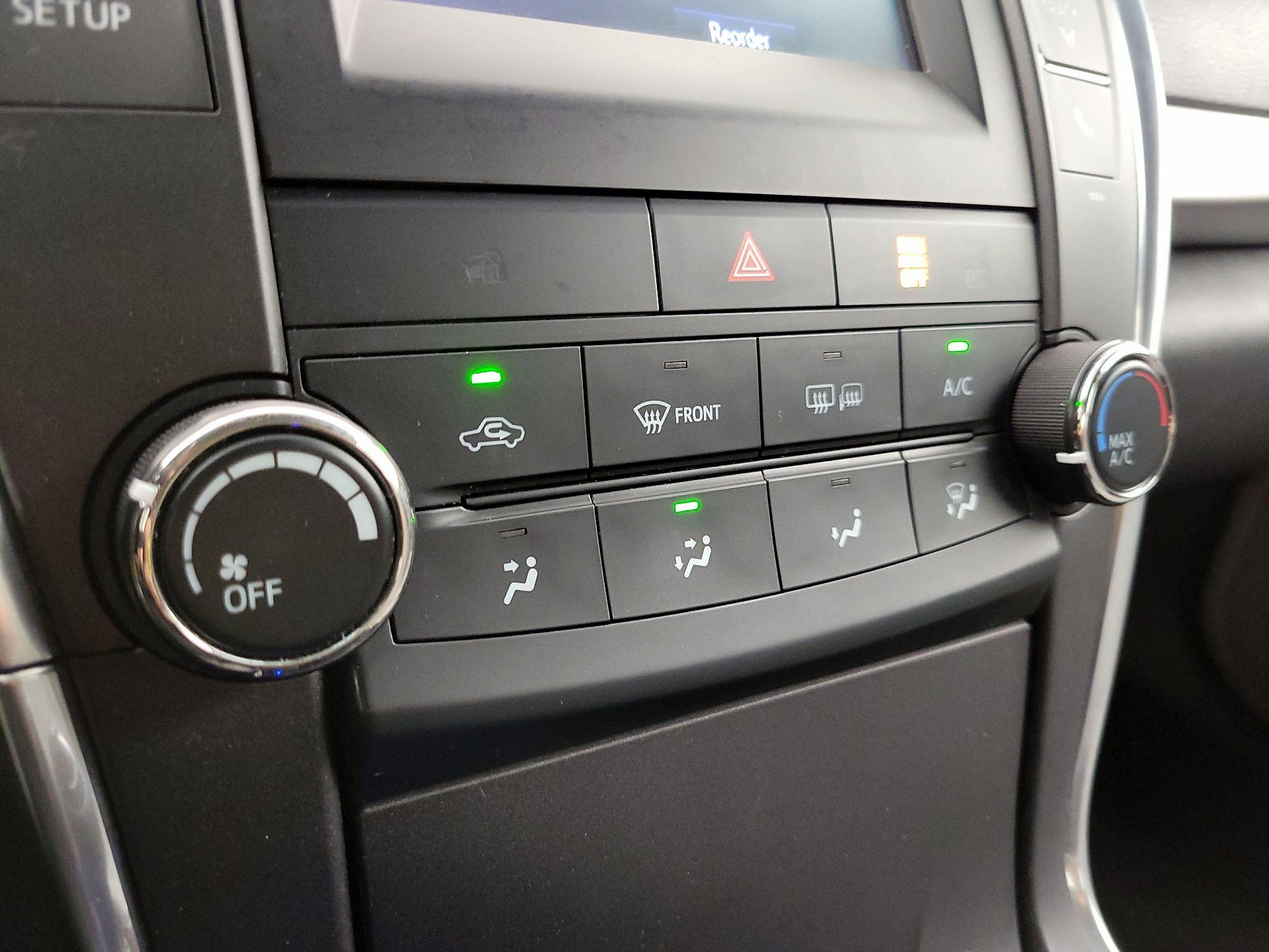 Thumbnail: 2017 Toyota Camry - 16