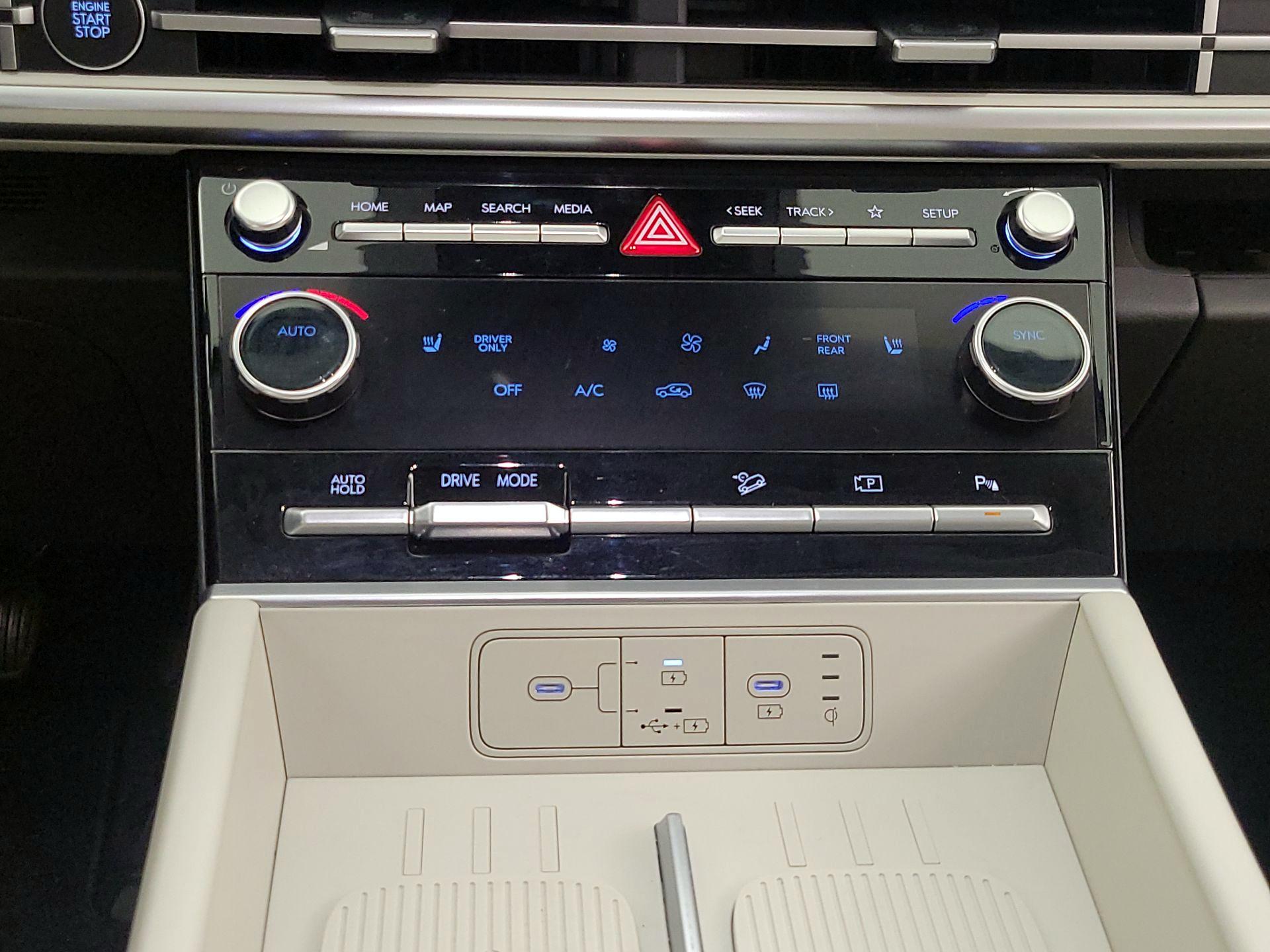 Thumbnail: 2024 Hyundai Santa Fe - 16