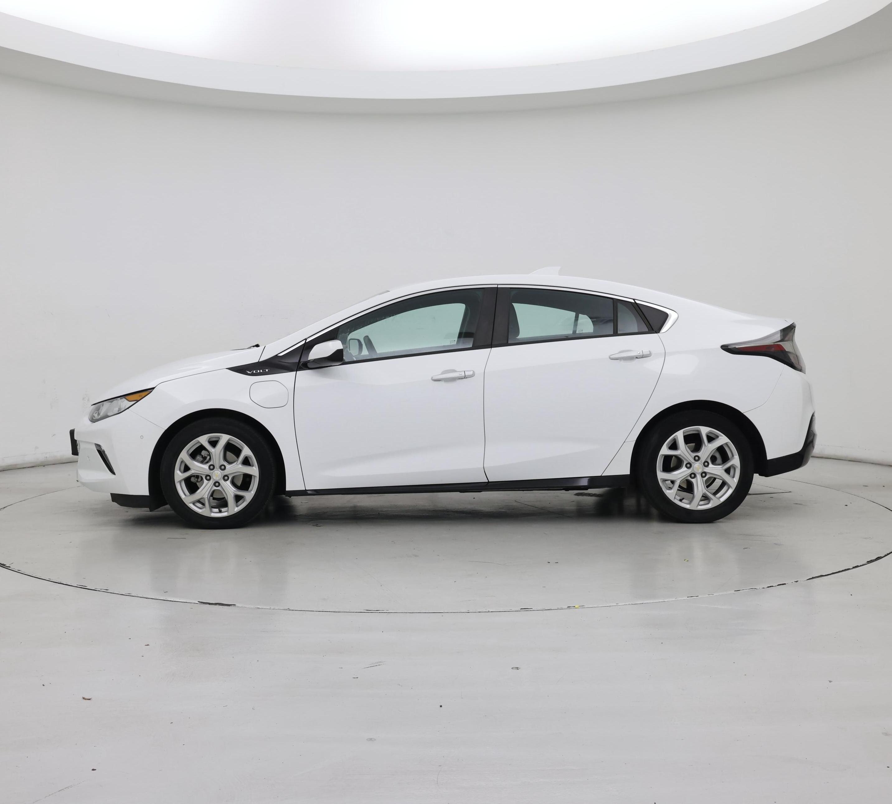 Thumbnail: 2017 Chevrolet Volt - 3